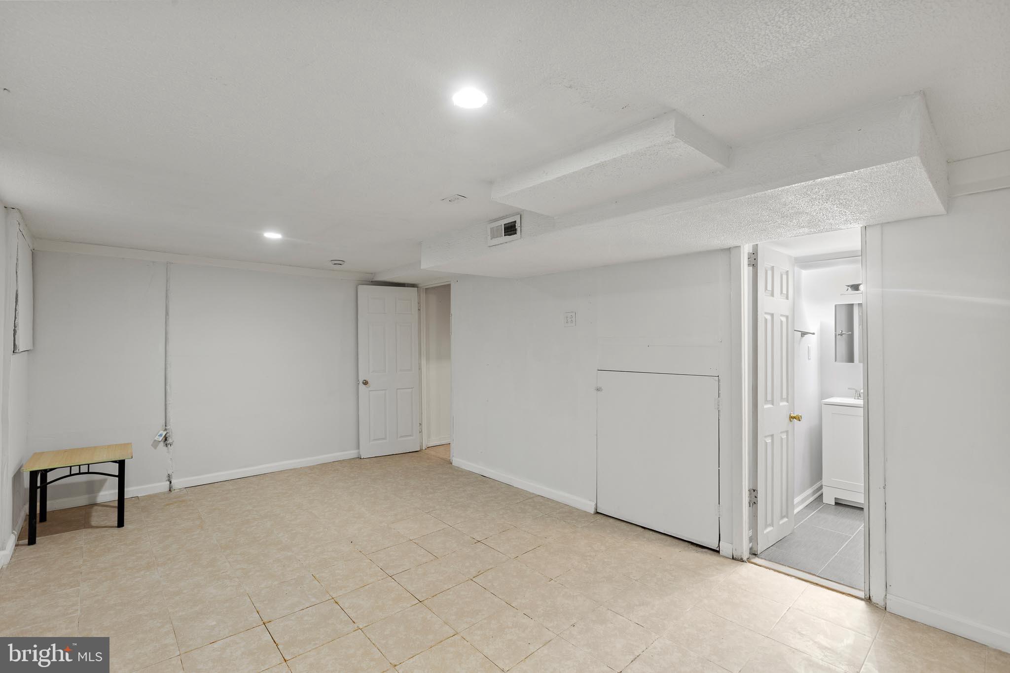 WOODLAWN - Residential Lease