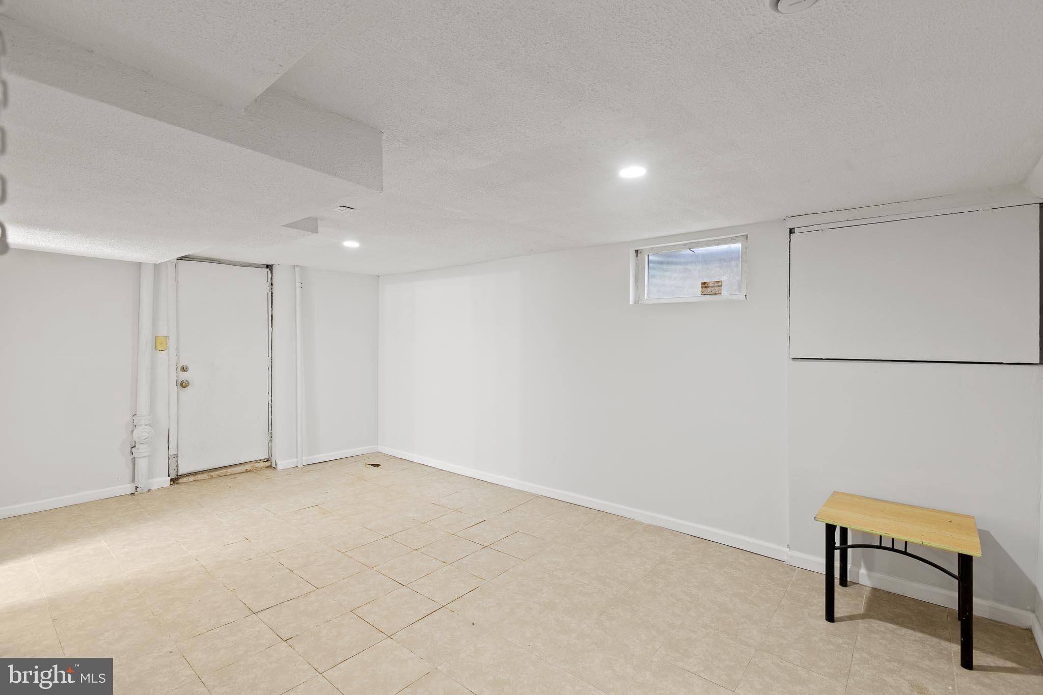 WOODLAWN - Residential Lease