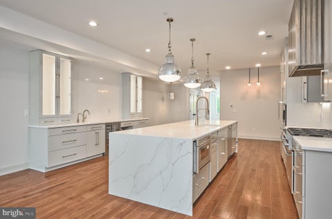 Townhouse For Sale - 37 Ferry Street<br/> LAMBERTVILLE, NJ 08530