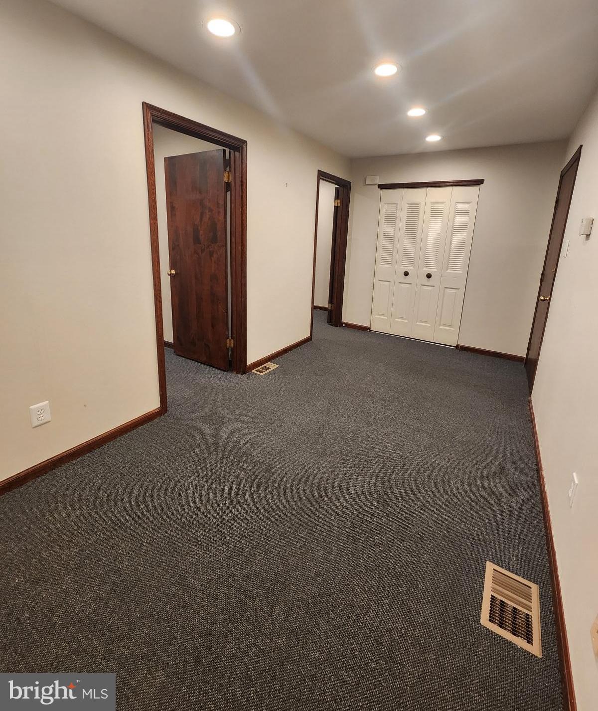 180 TUCKERTON ROAD 8