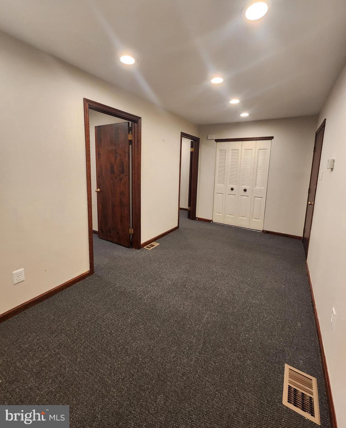 180 TUCKERTON ROAD 8