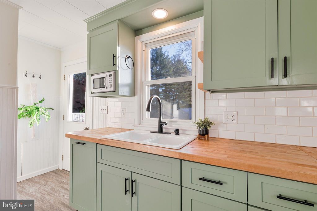 Photo of 1 Glenwood Avenue, LANCASTER, PA 17602 (MLS # PALA2061132)