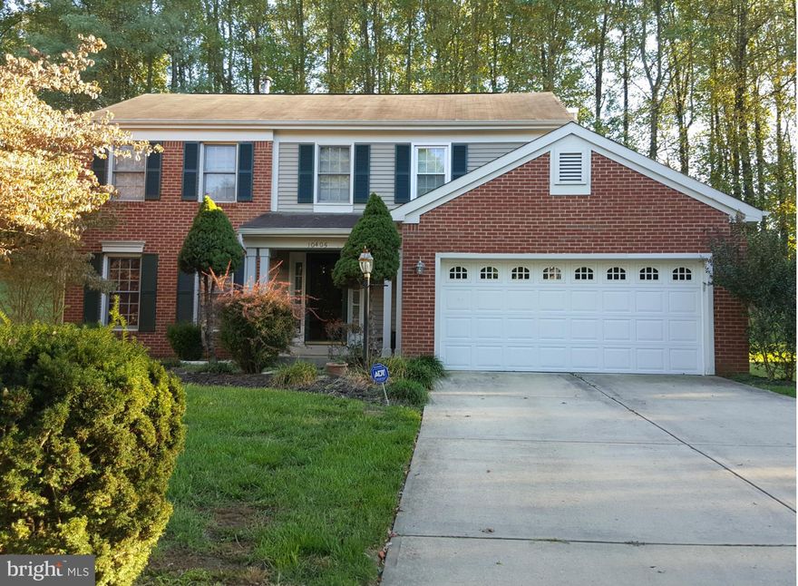 Well maintained! Brick Front colonial w/4 bedrm/3.5  bth. Nestled in the established Vista Estates! Close to shopping/schools/major hwys/restaurants. Classic hardwood flrs. Stainless appliances. Updated bath rms. Cozy fireplace-family rm. Updated master bth w/soaking tub/double sink w/granite top/ceramic tile shower. Custom walk-in closet.  New furnace! Custom brick patio, large private backyard.