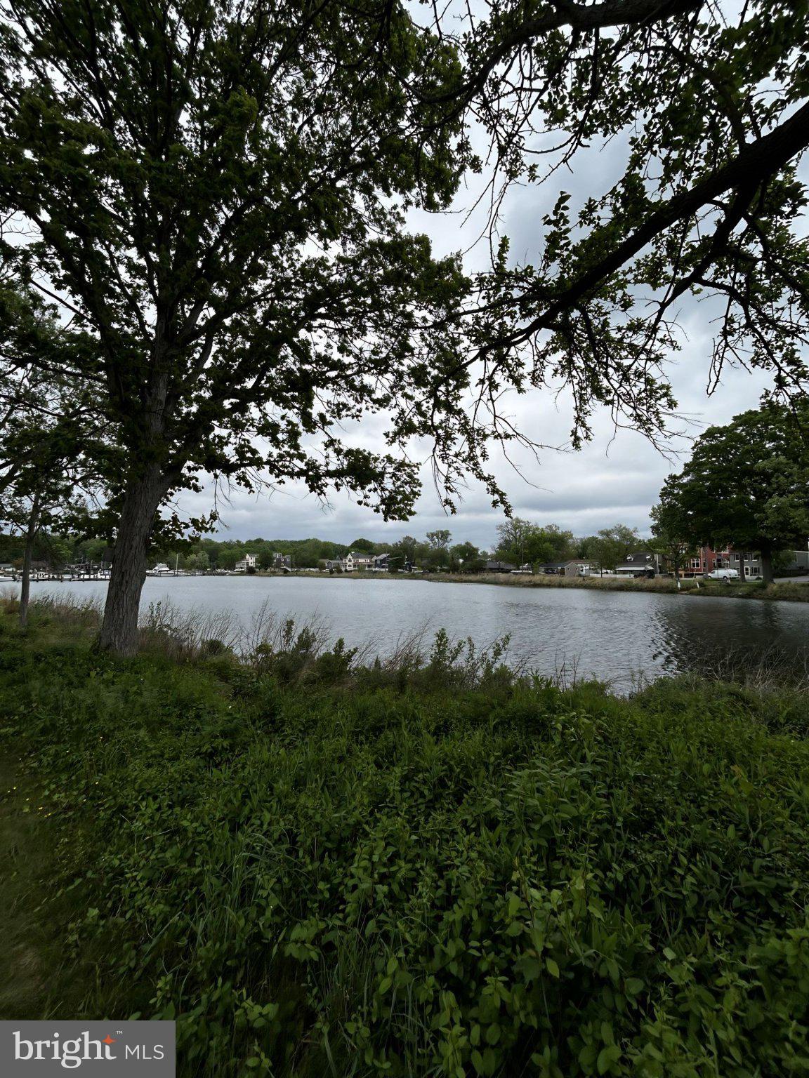 WOODLAND BEACH - Residential