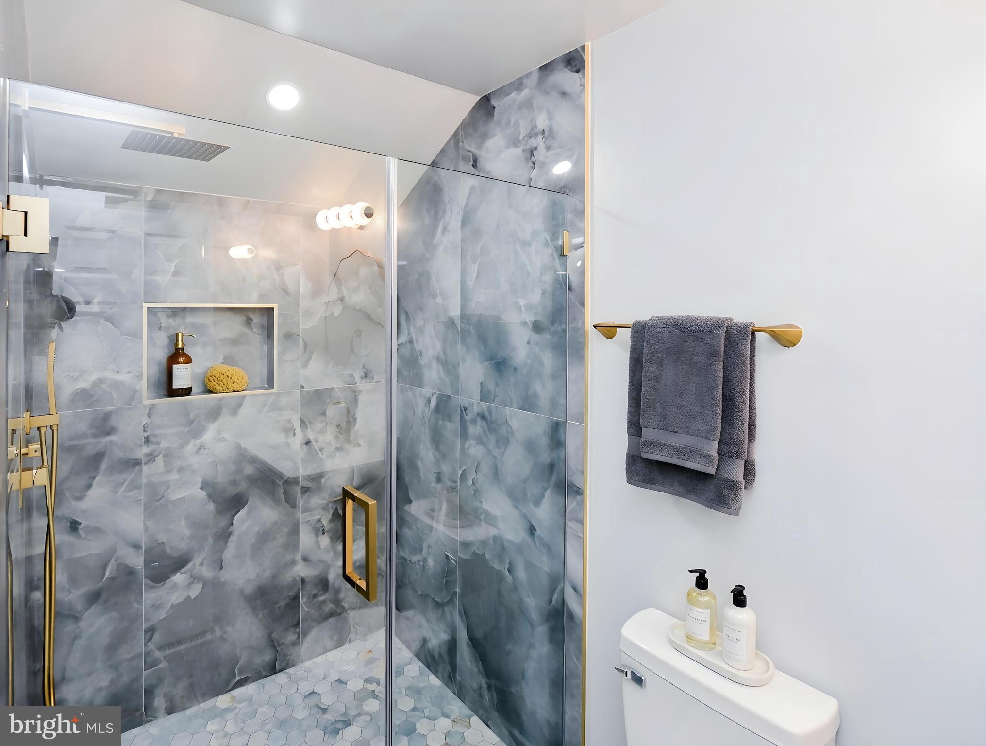 WOODLAND BEACH - Residential