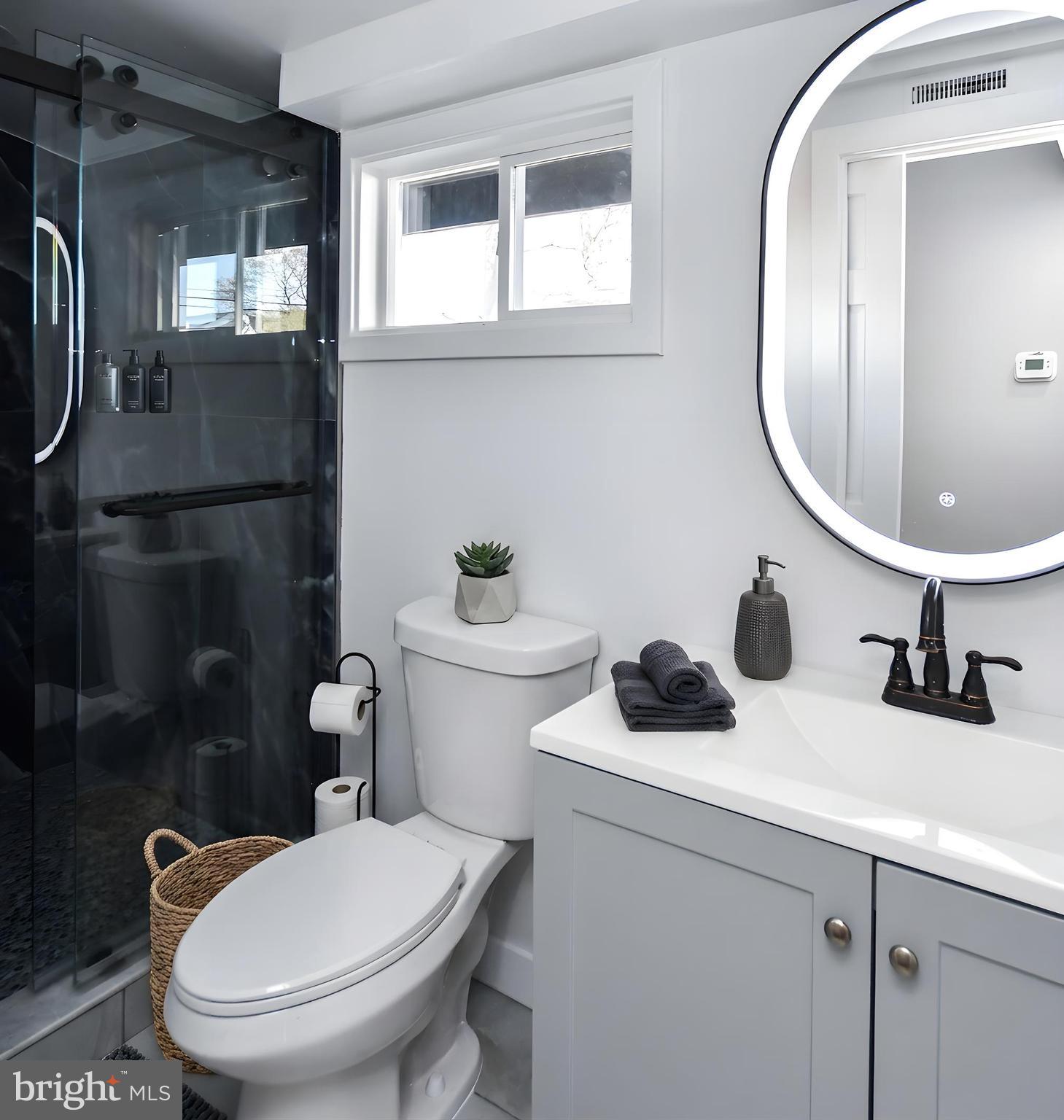 WOODLAND BEACH - Residential