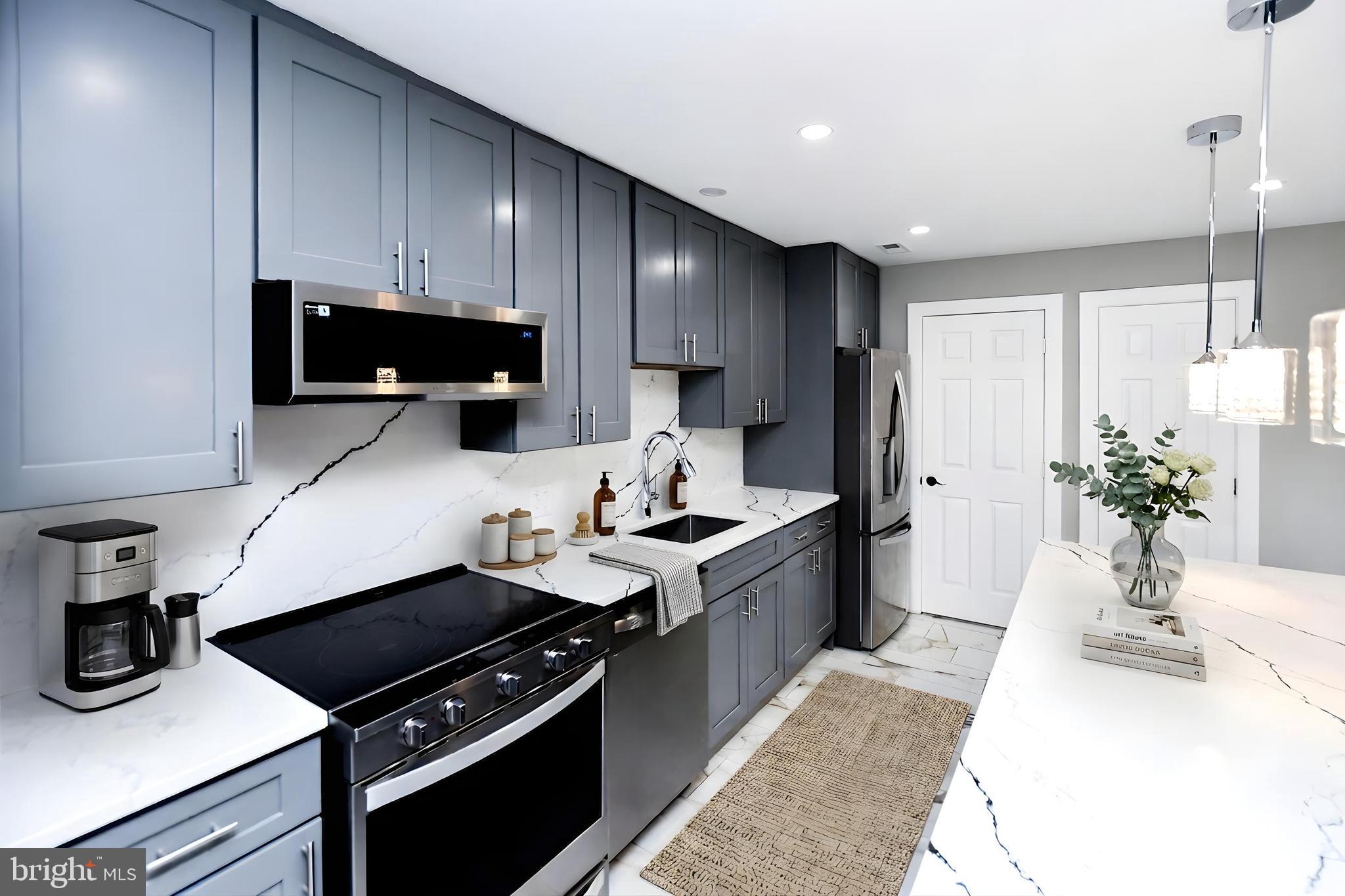 WOODLAND BEACH - Residential