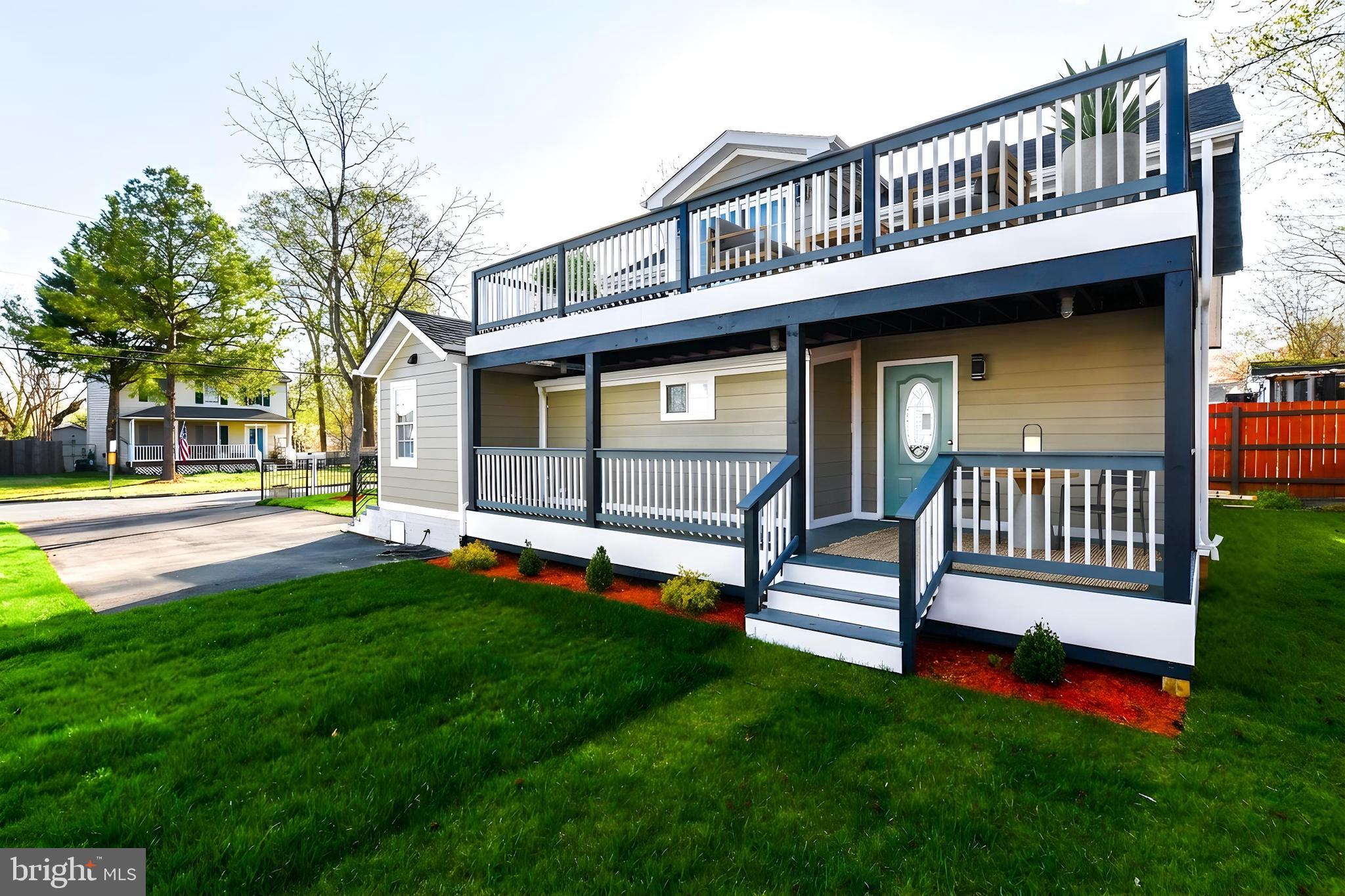 WOODLAND BEACH - Residential