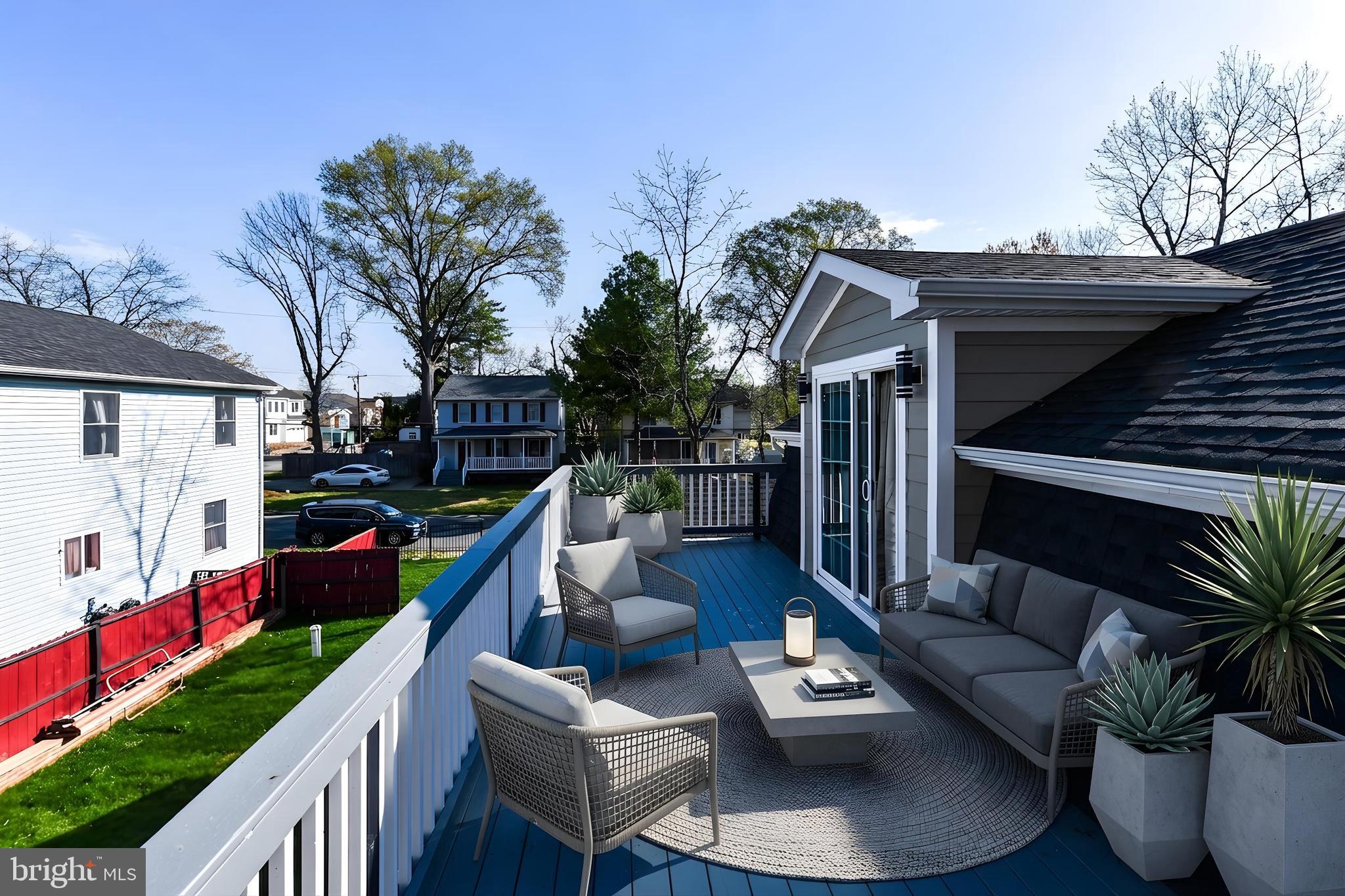 WOODLAND BEACH - Residential