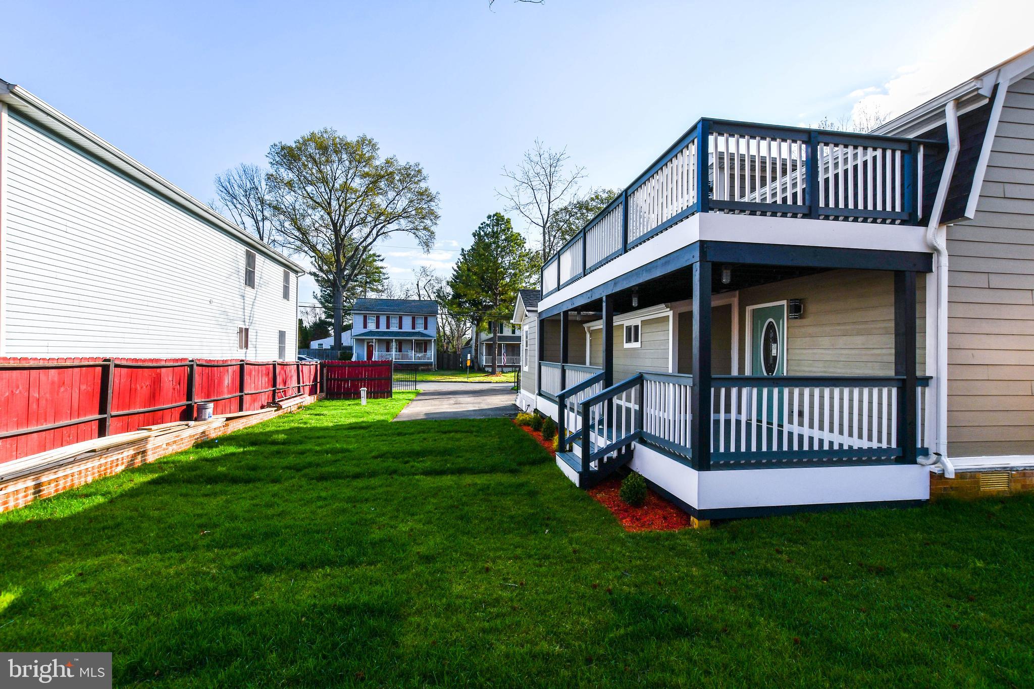 WOODLAND BEACH - Residential