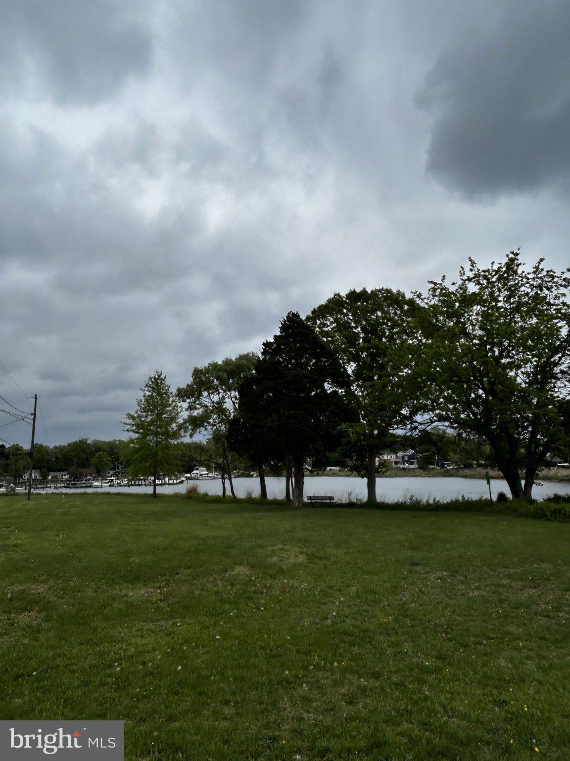 WOODLAND BEACH - Residential