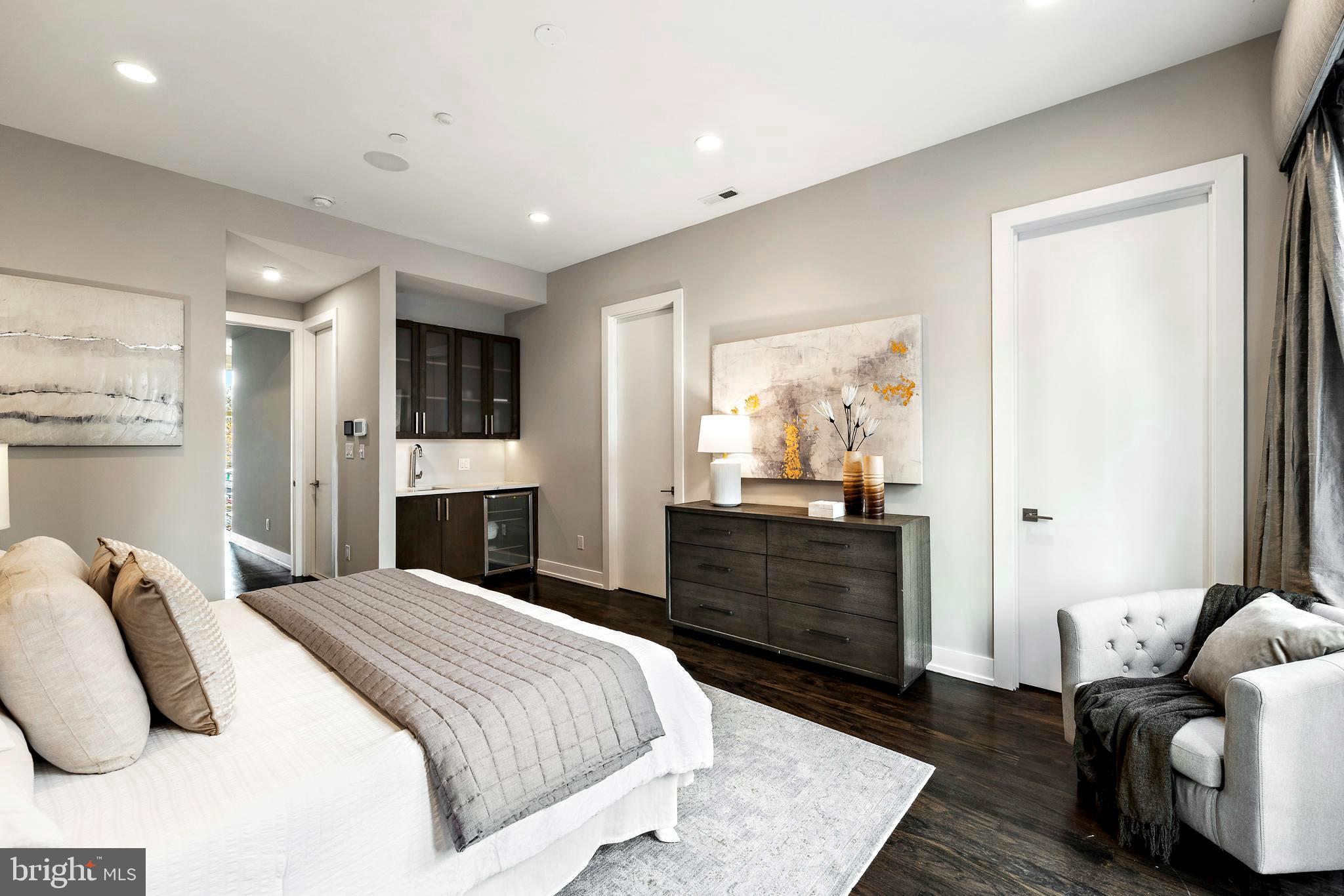 SOCIETY HILL - Residential