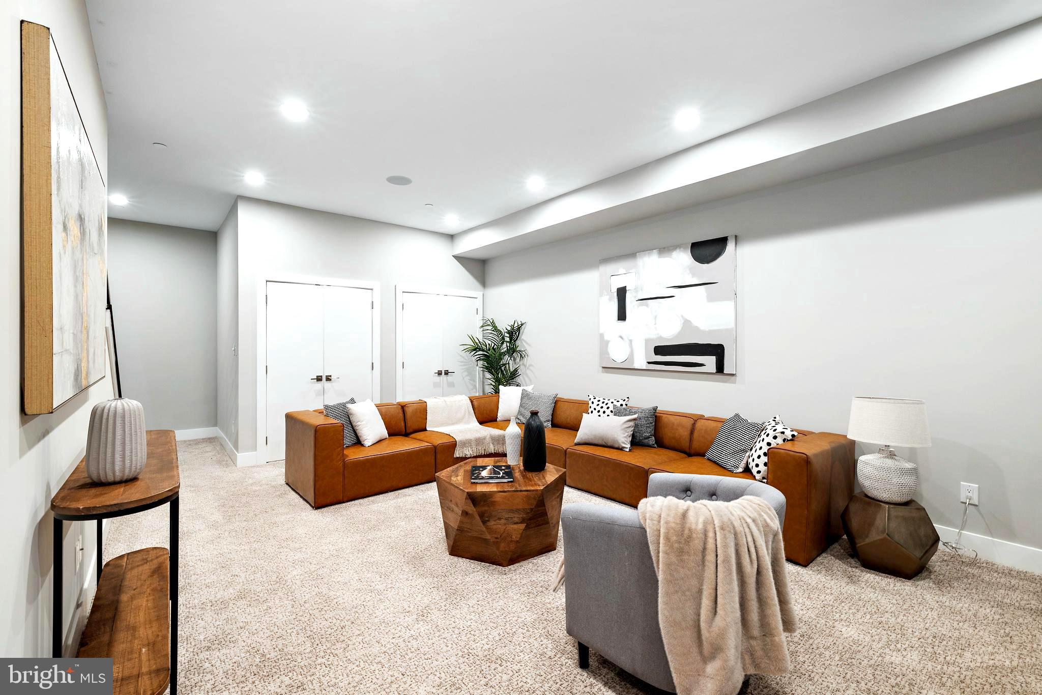 SOCIETY HILL - Residential