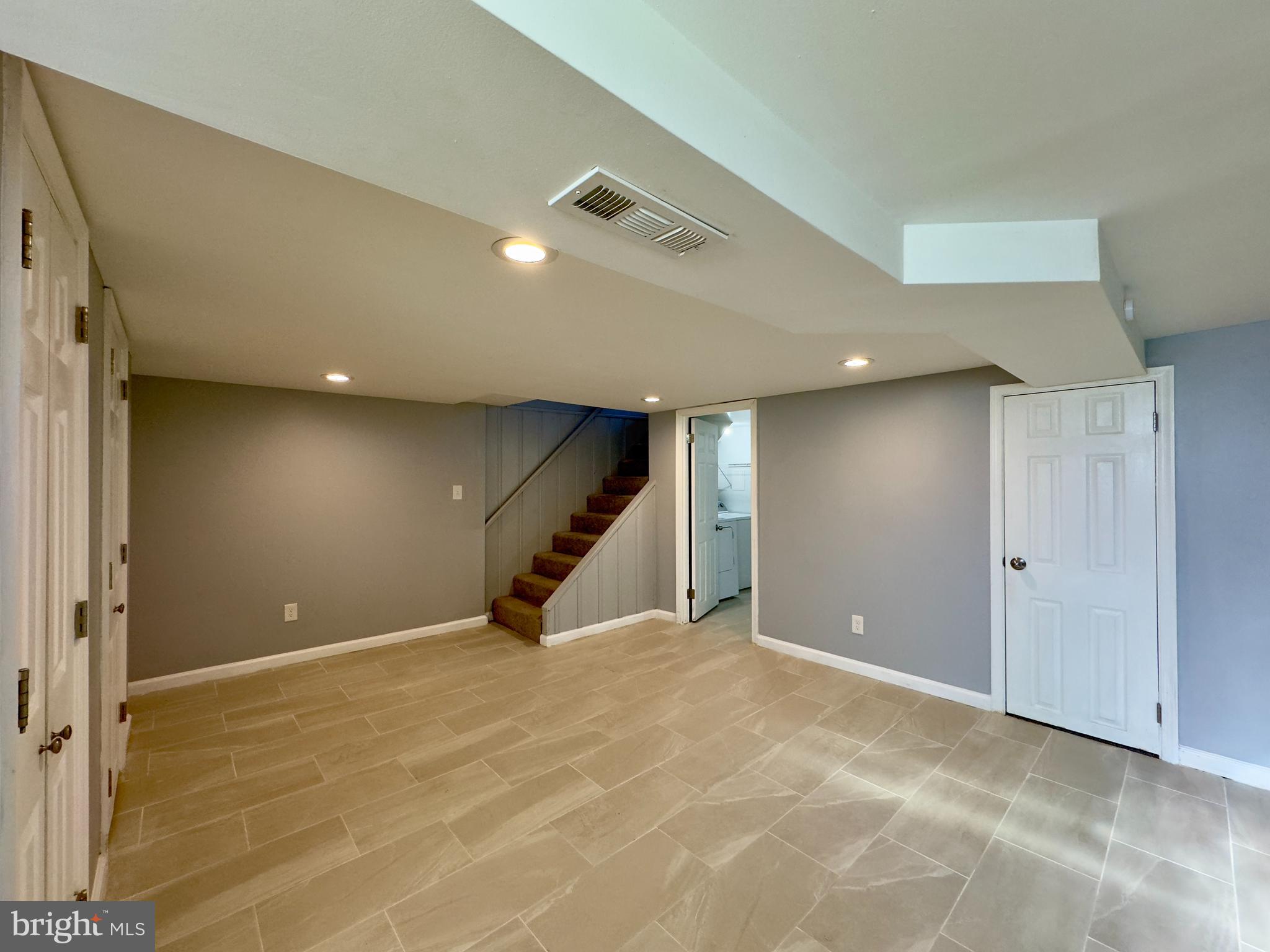 MIDDLE RIVER - Residential Lease