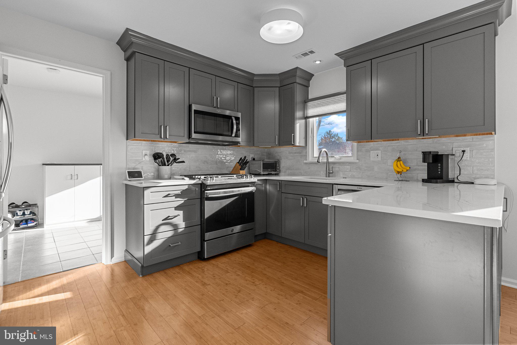 GWYN LYN - Residential