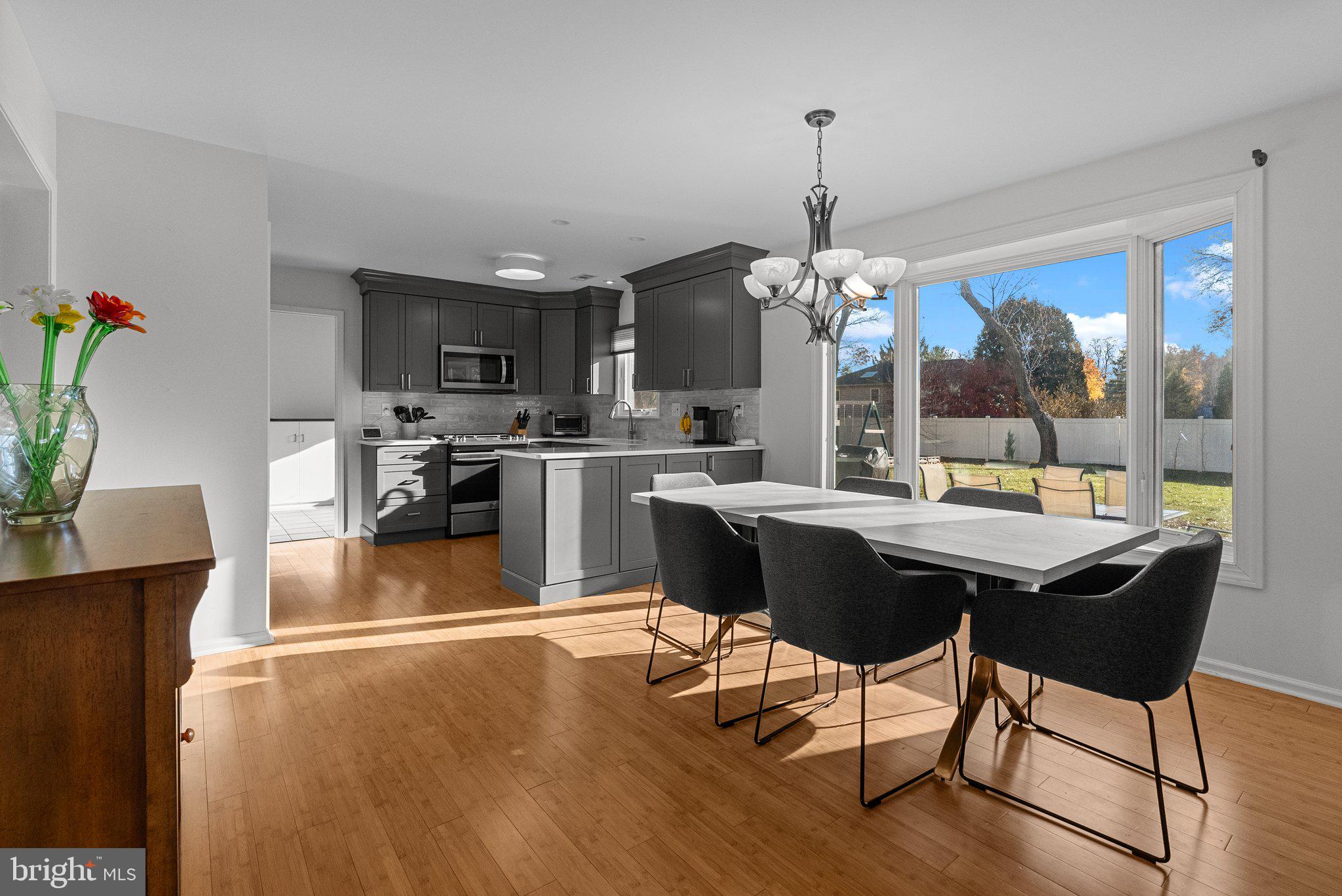 GWYN LYN - Residential