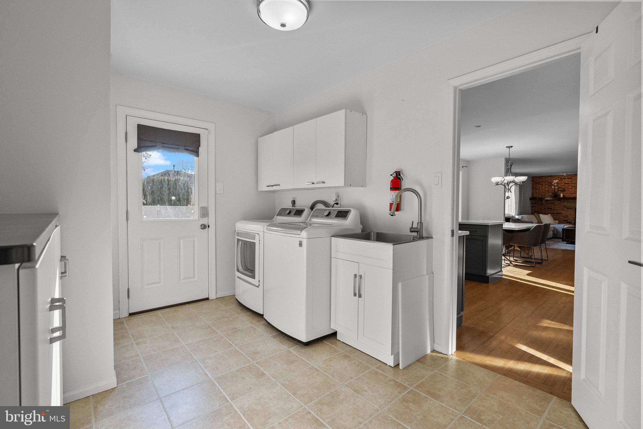 GWYN LYN - Residential