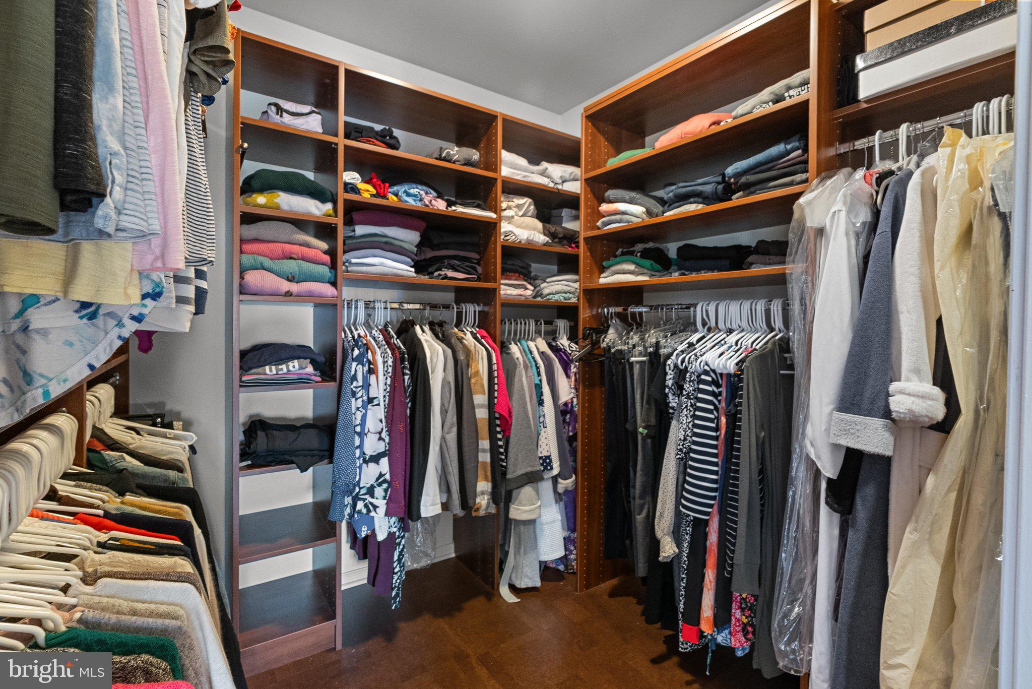 GWYN LYN - Residential