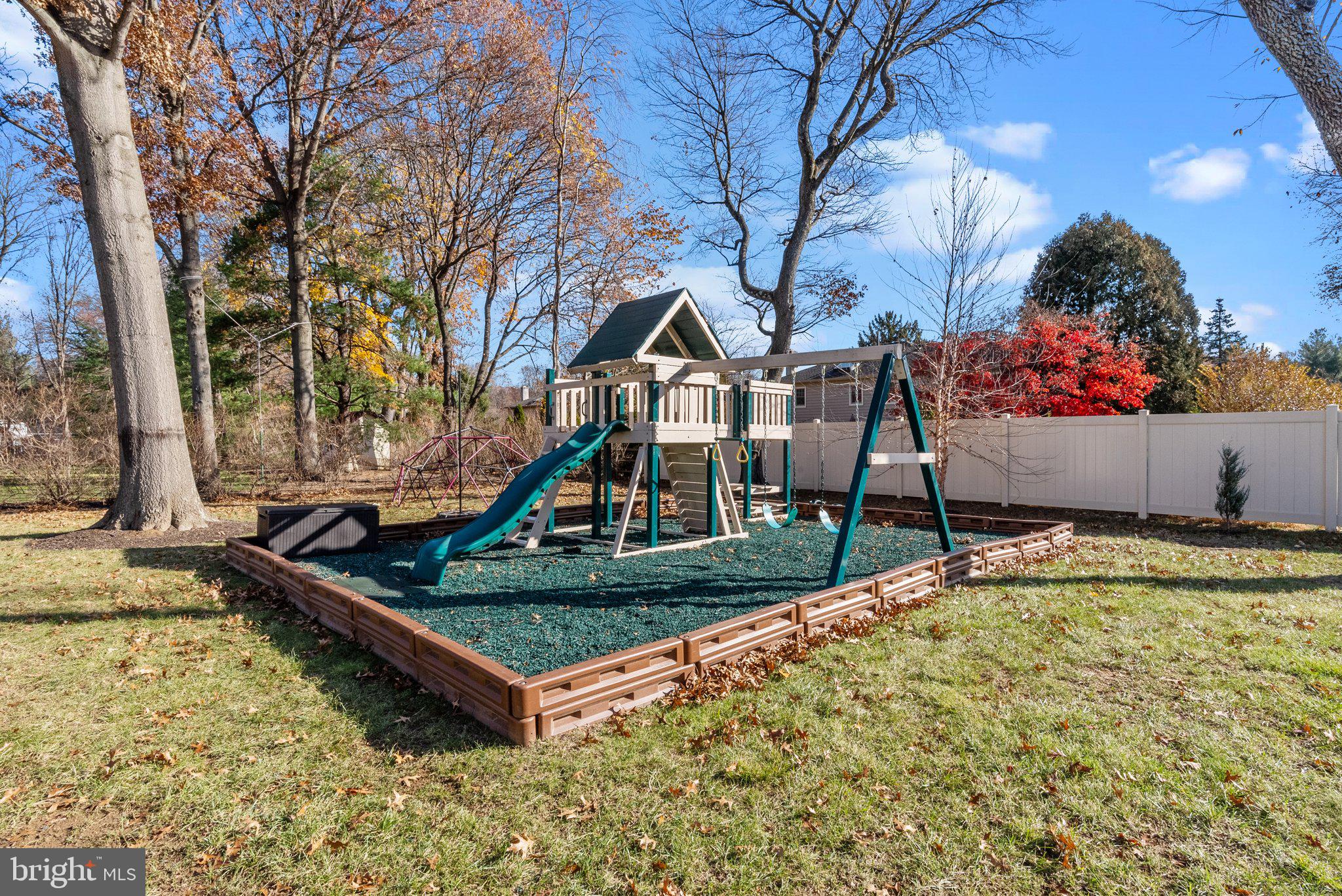 GWYN LYN - Residential