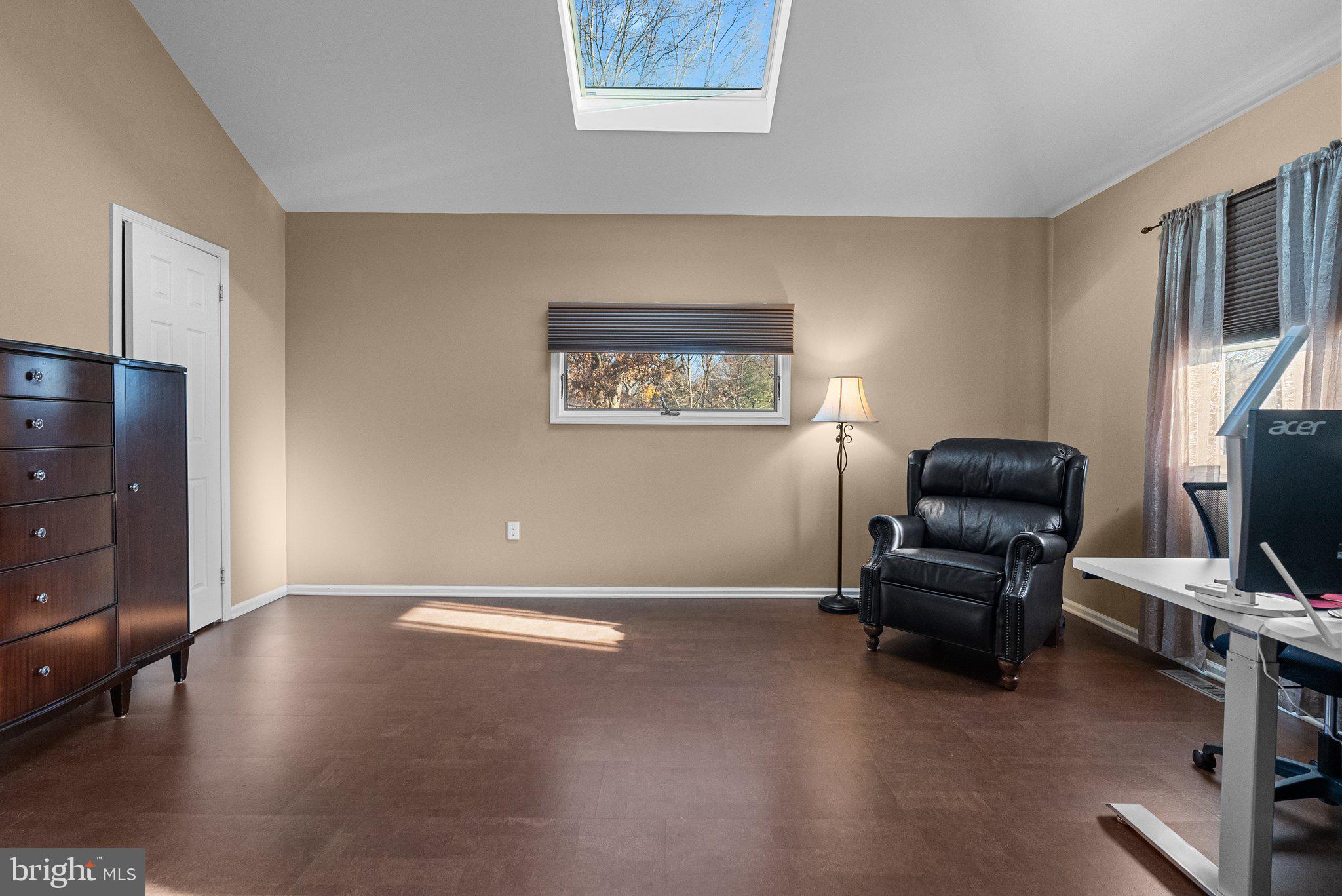 GWYN LYN - Residential