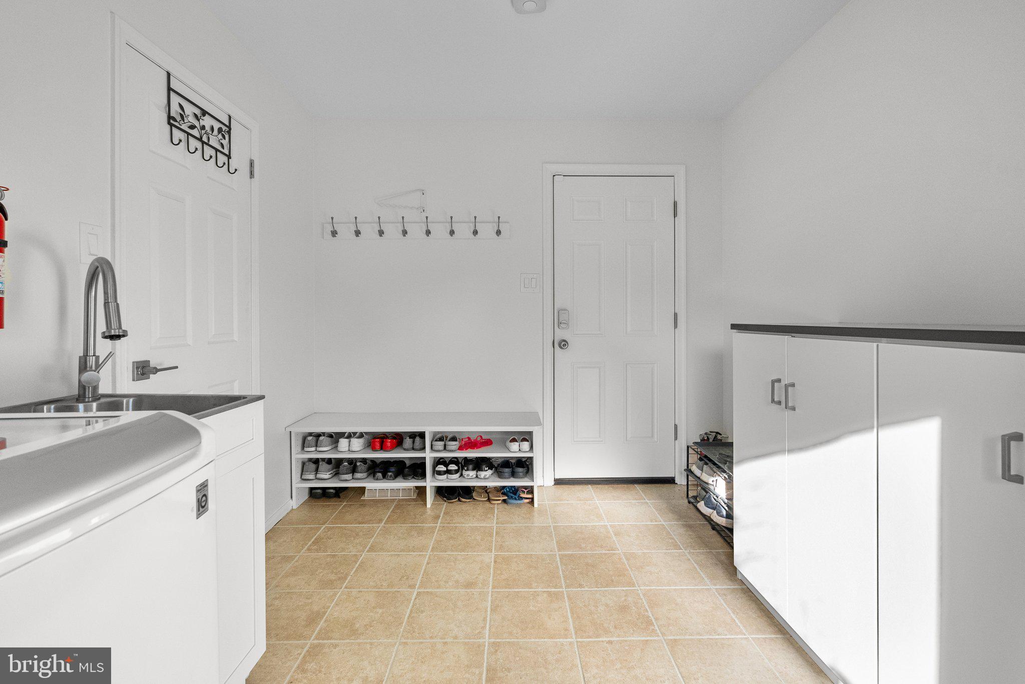 GWYN LYN - Residential