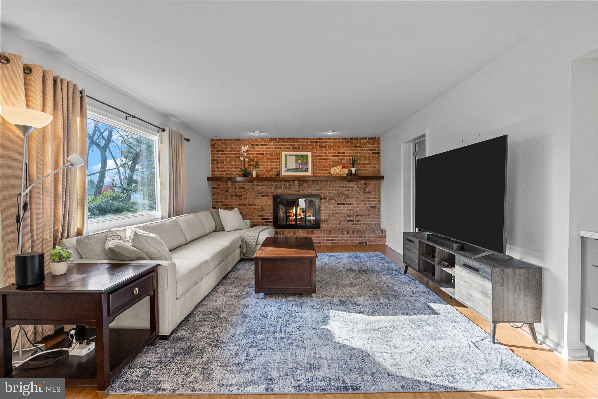 GWYN LYN - Residential