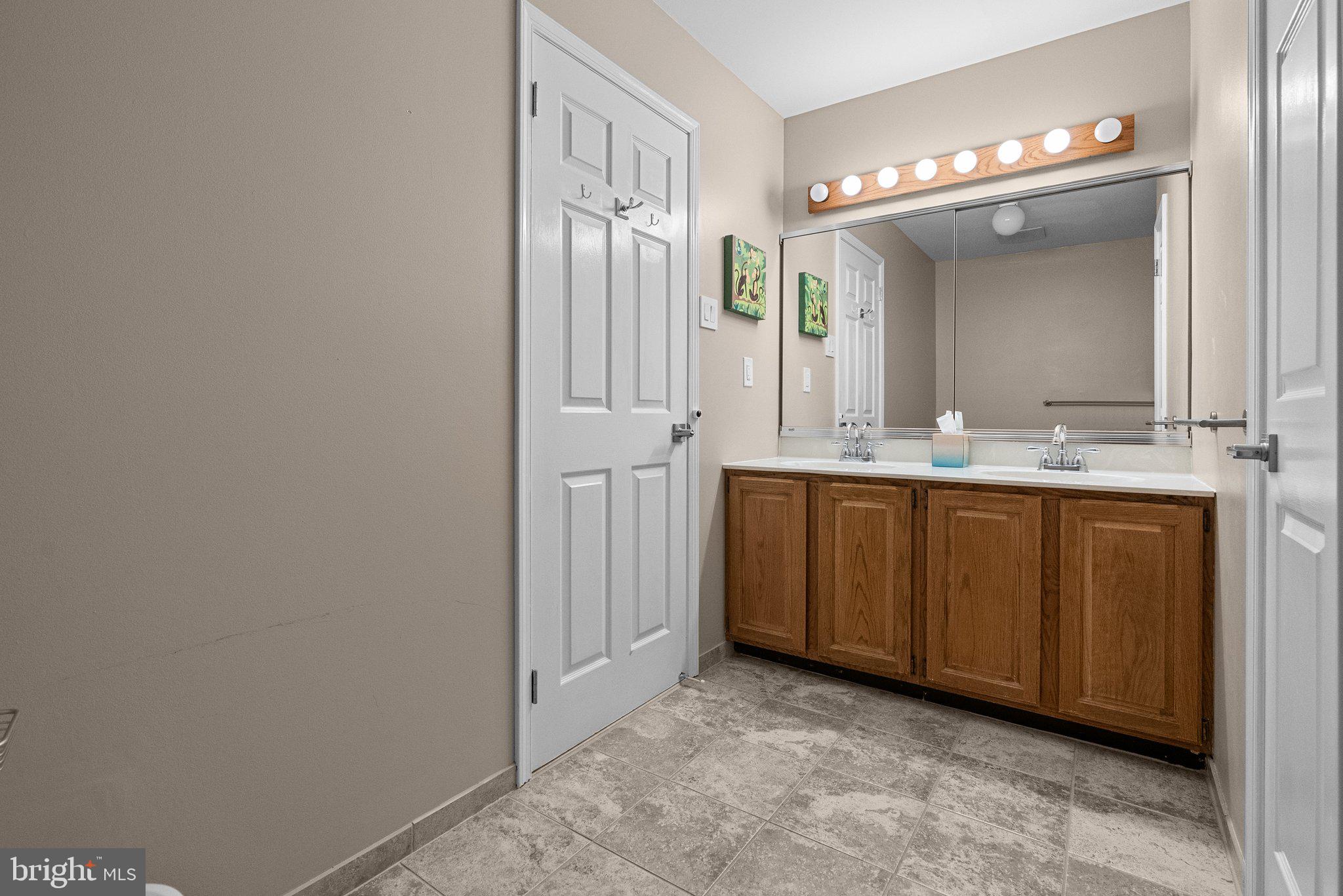 GWYN LYN - Residential