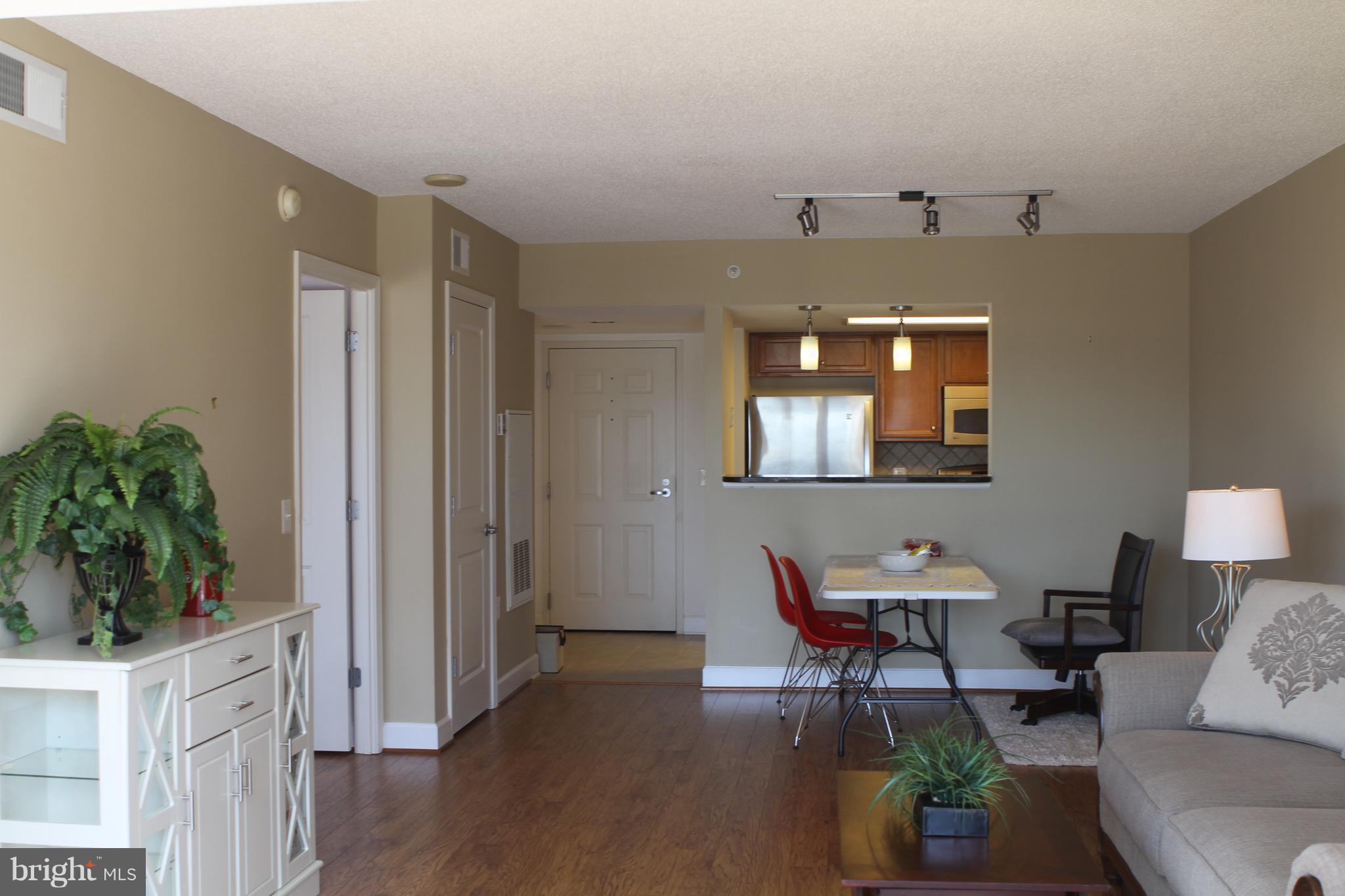 CARLTON HOUSE - Residential Lease