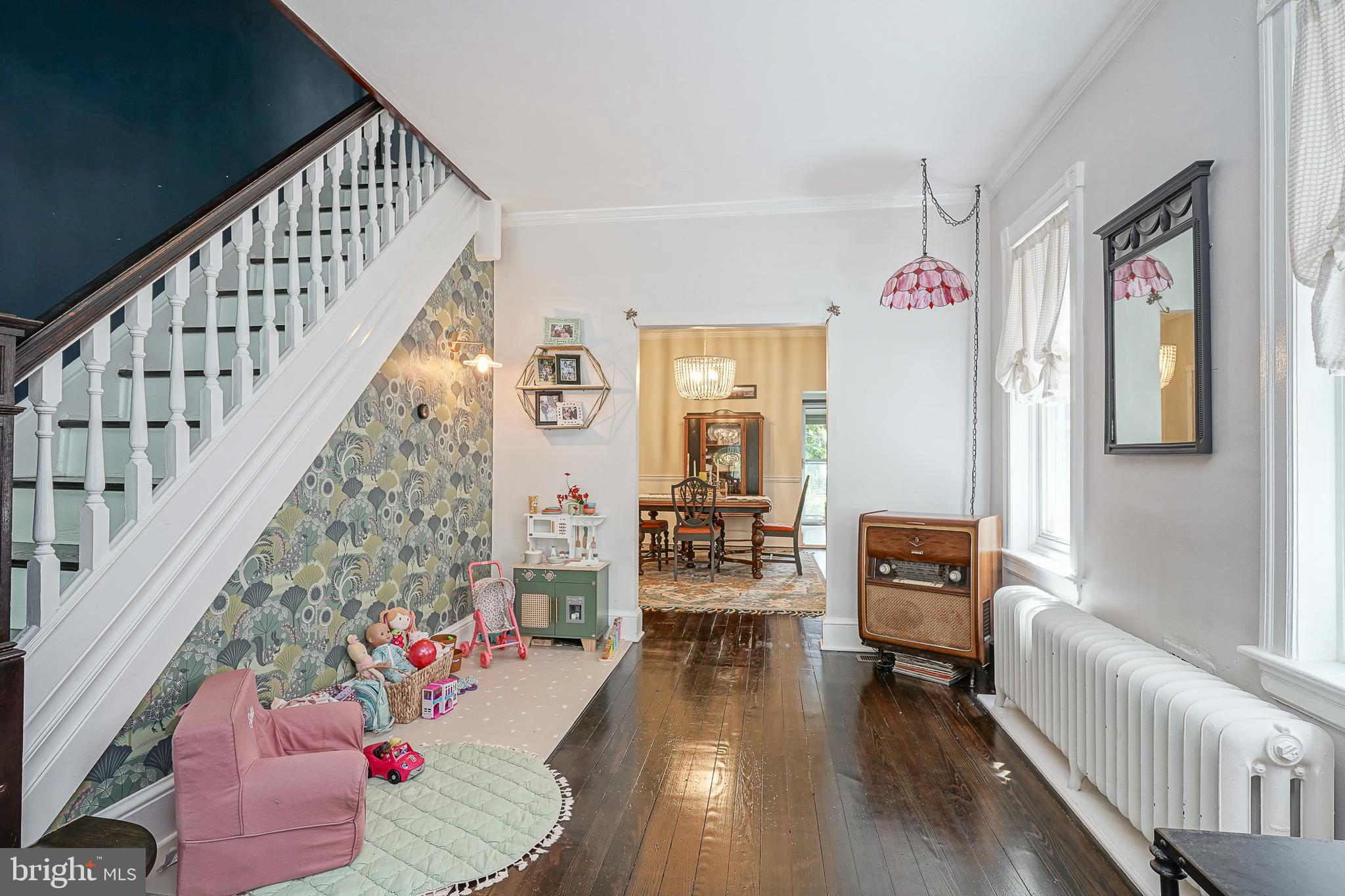 6 E COLLINGS AVENUE