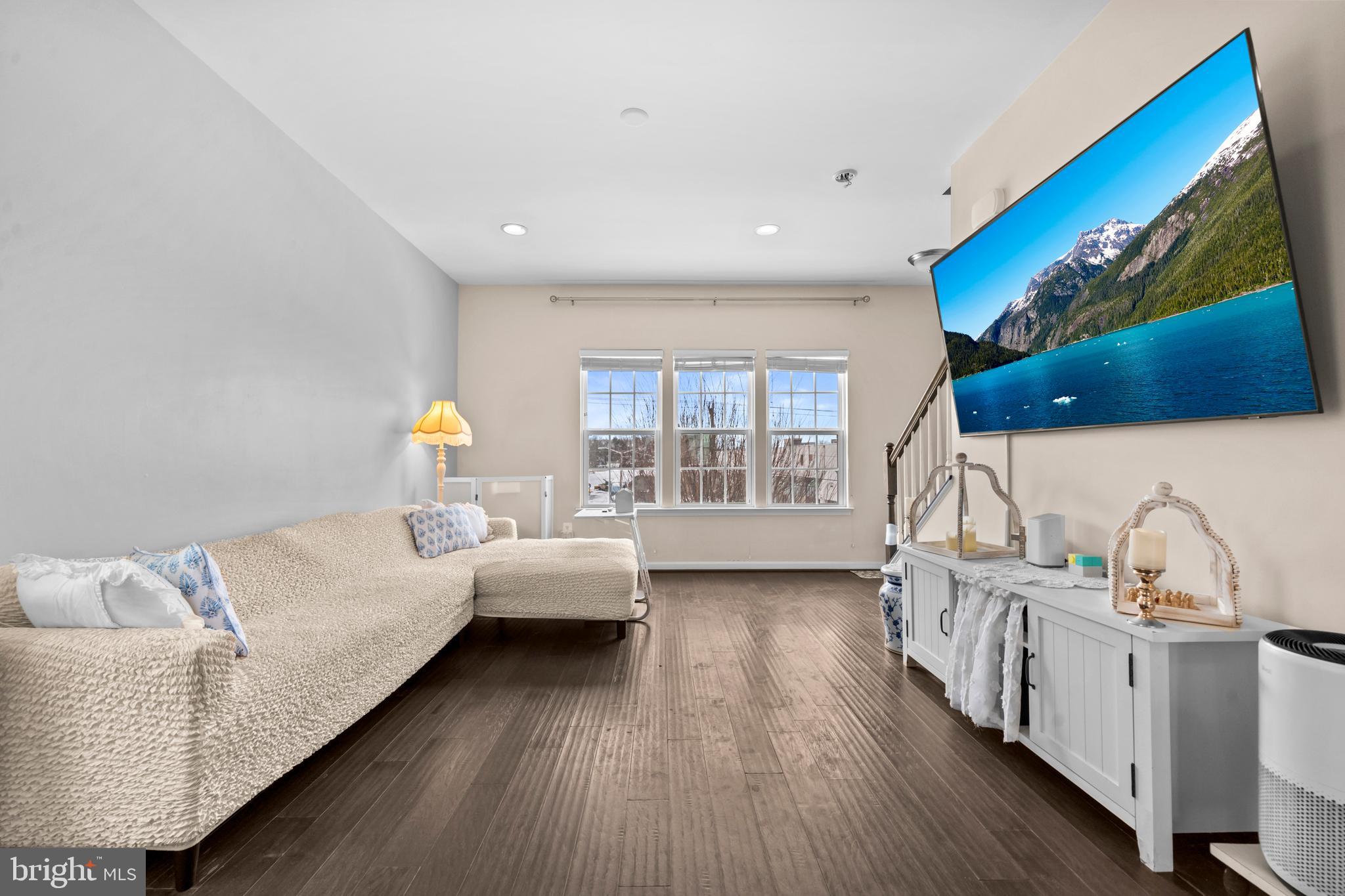 FEATHERSTONE STATION CONDOMINIUMS - Residential