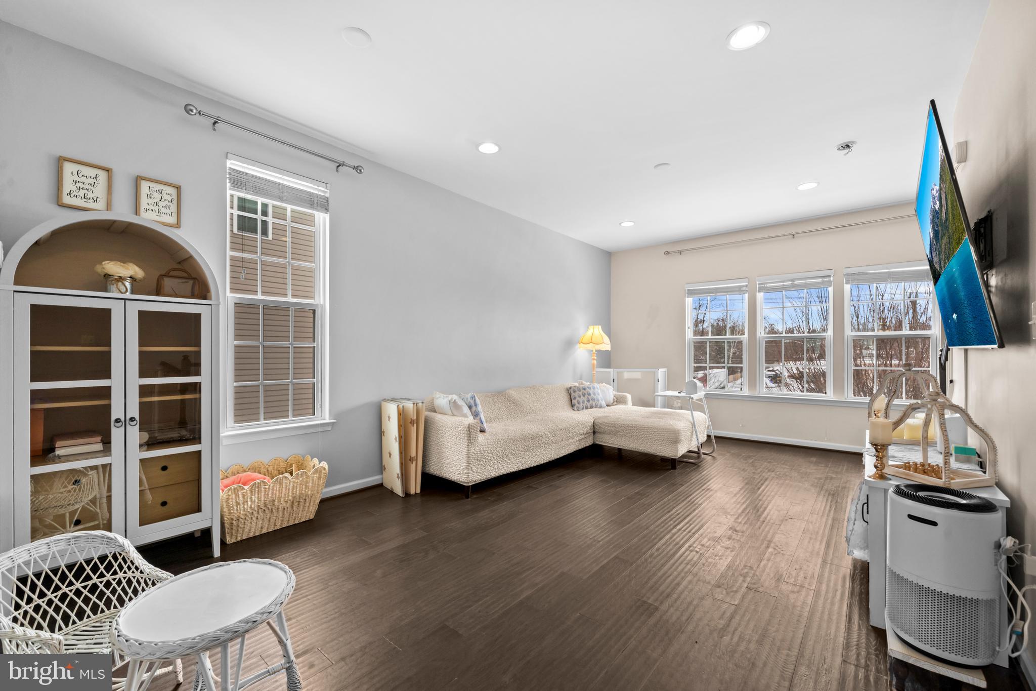 FEATHERSTONE STATION CONDOMINIUMS - Residential