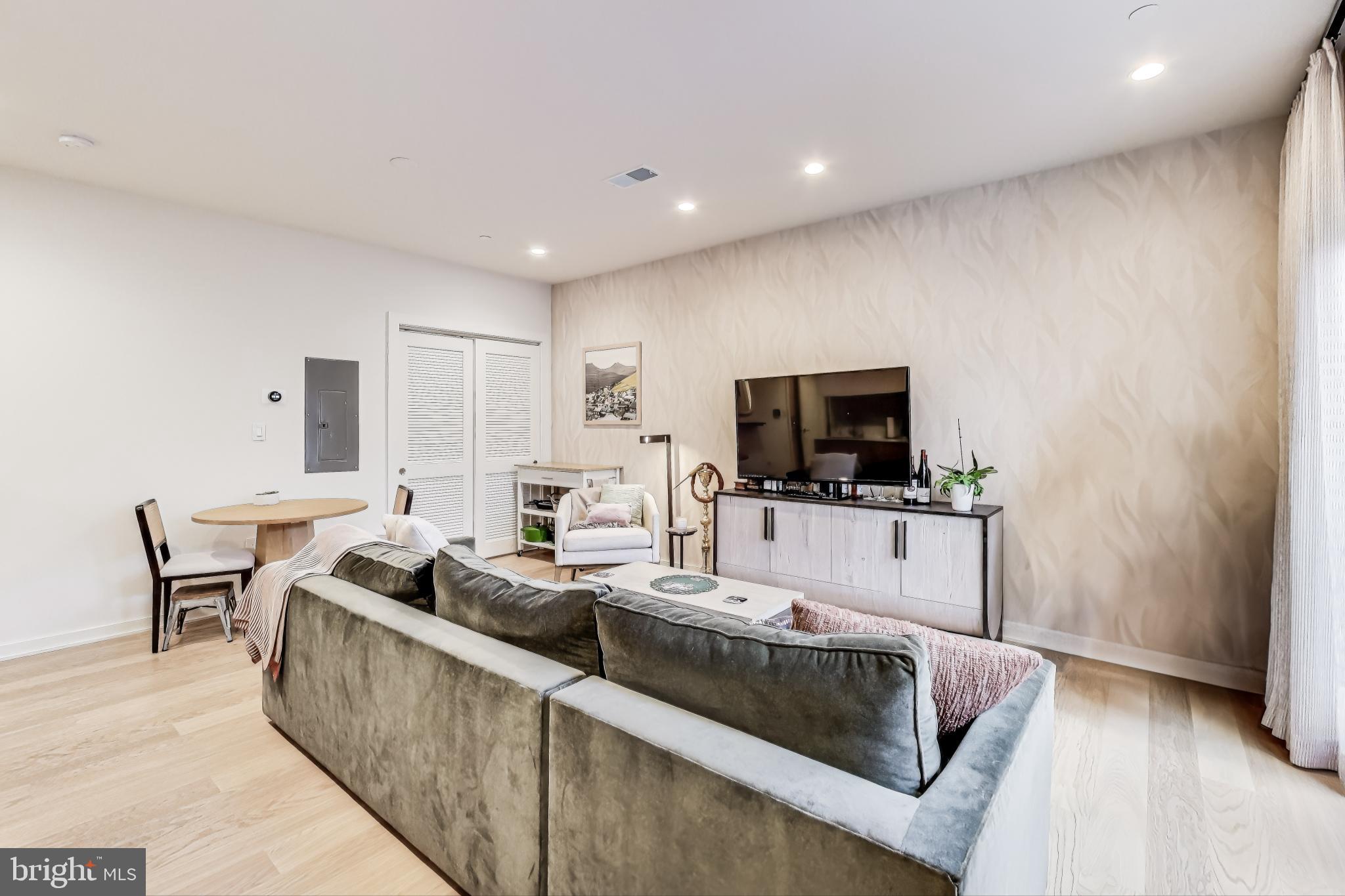 2216 40TH PLACE NW 2