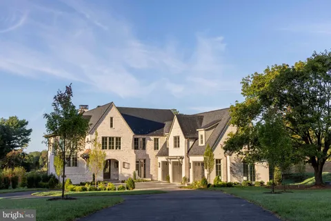 9605 Georgetown Pike, Great Falls, VA MLS: VAFX2273554