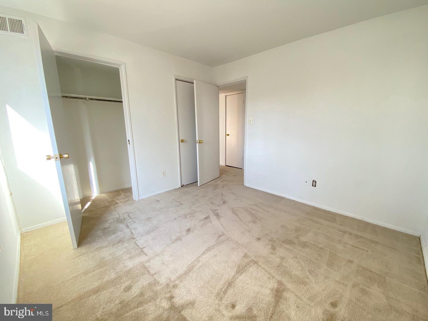 YORKTOWNE SQUARE - Residential Lease