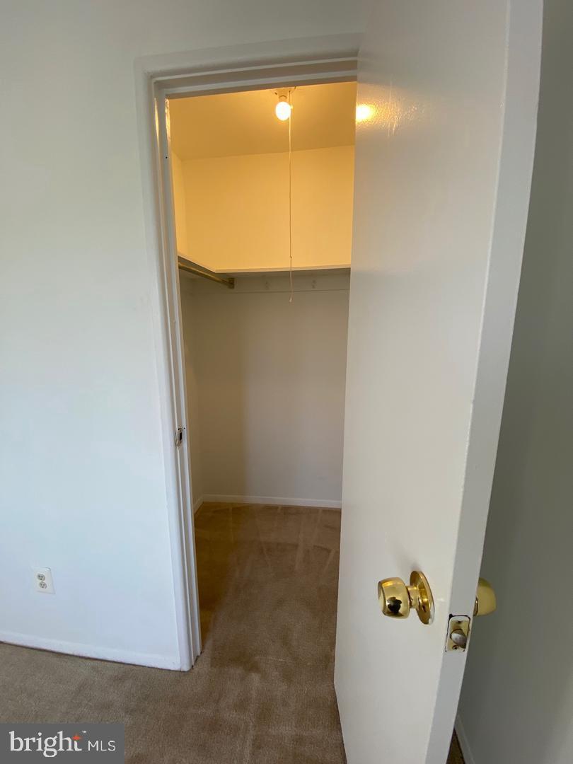 YORKTOWNE SQUARE - Residential Lease