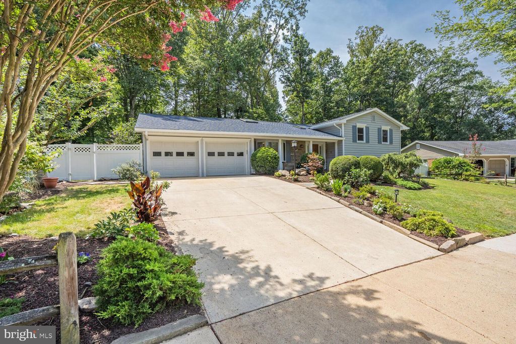 Photo of 2615 E Meredith Drive, VIENNA, VA 22181 (MLS # VAFX2269852)