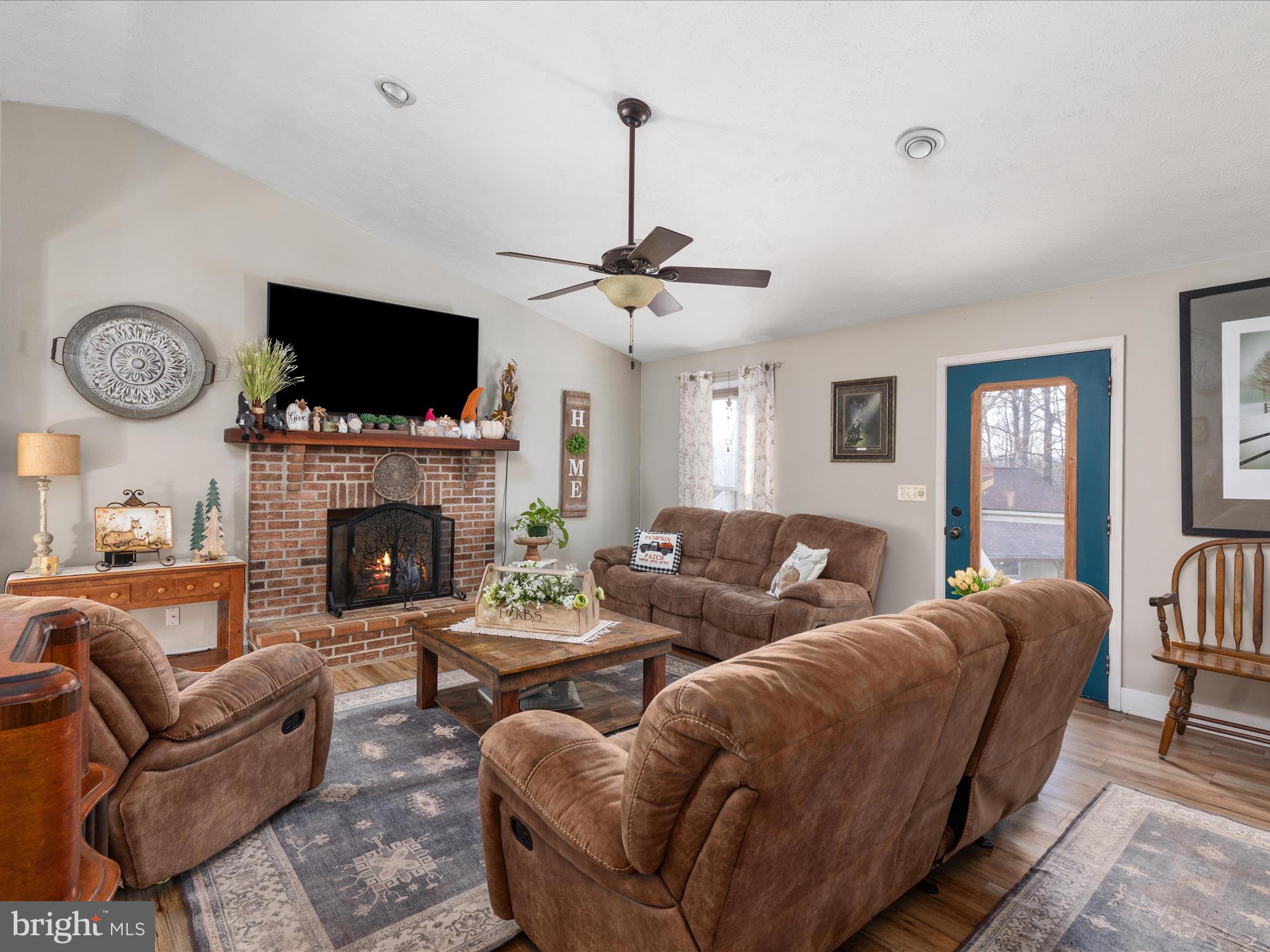 TALL PINES - Residential