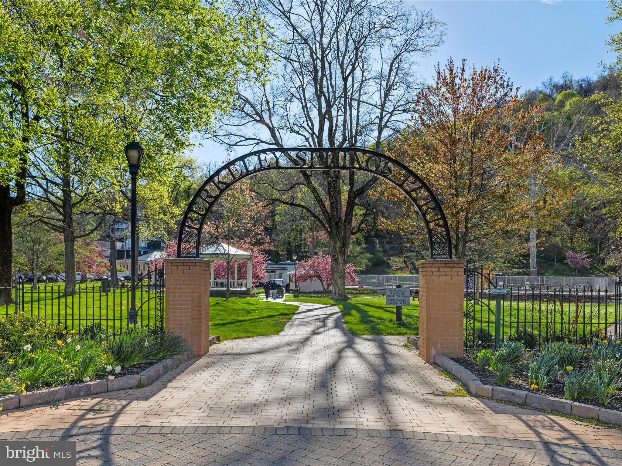 TALL PINES - Residential