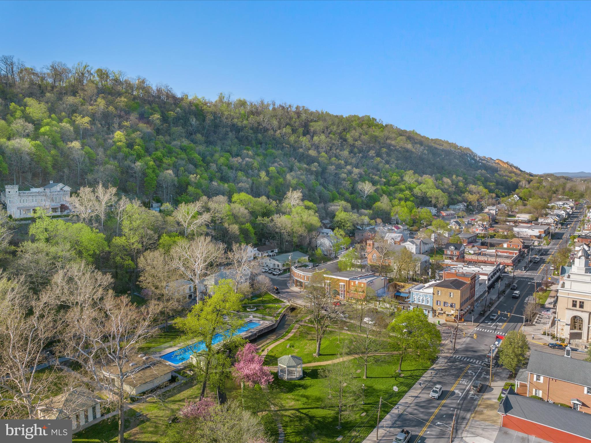 TALL PINES - Residential