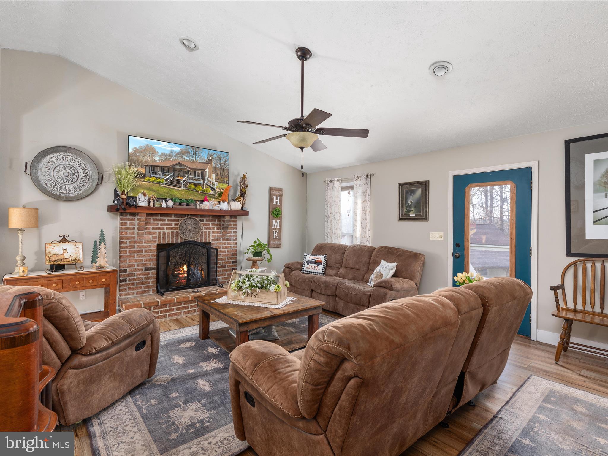 TALL PINES - Residential