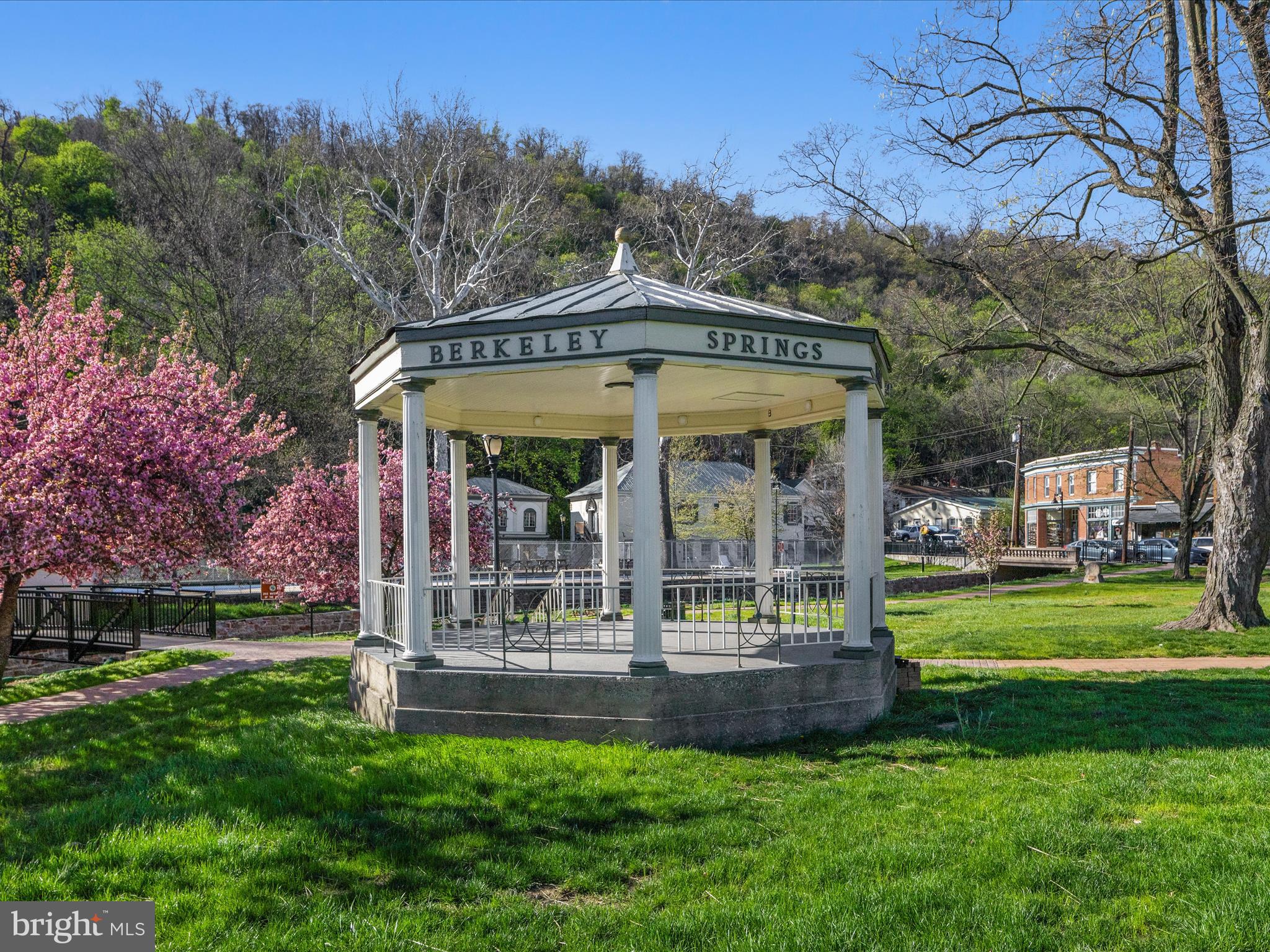 TALL PINES - Residential