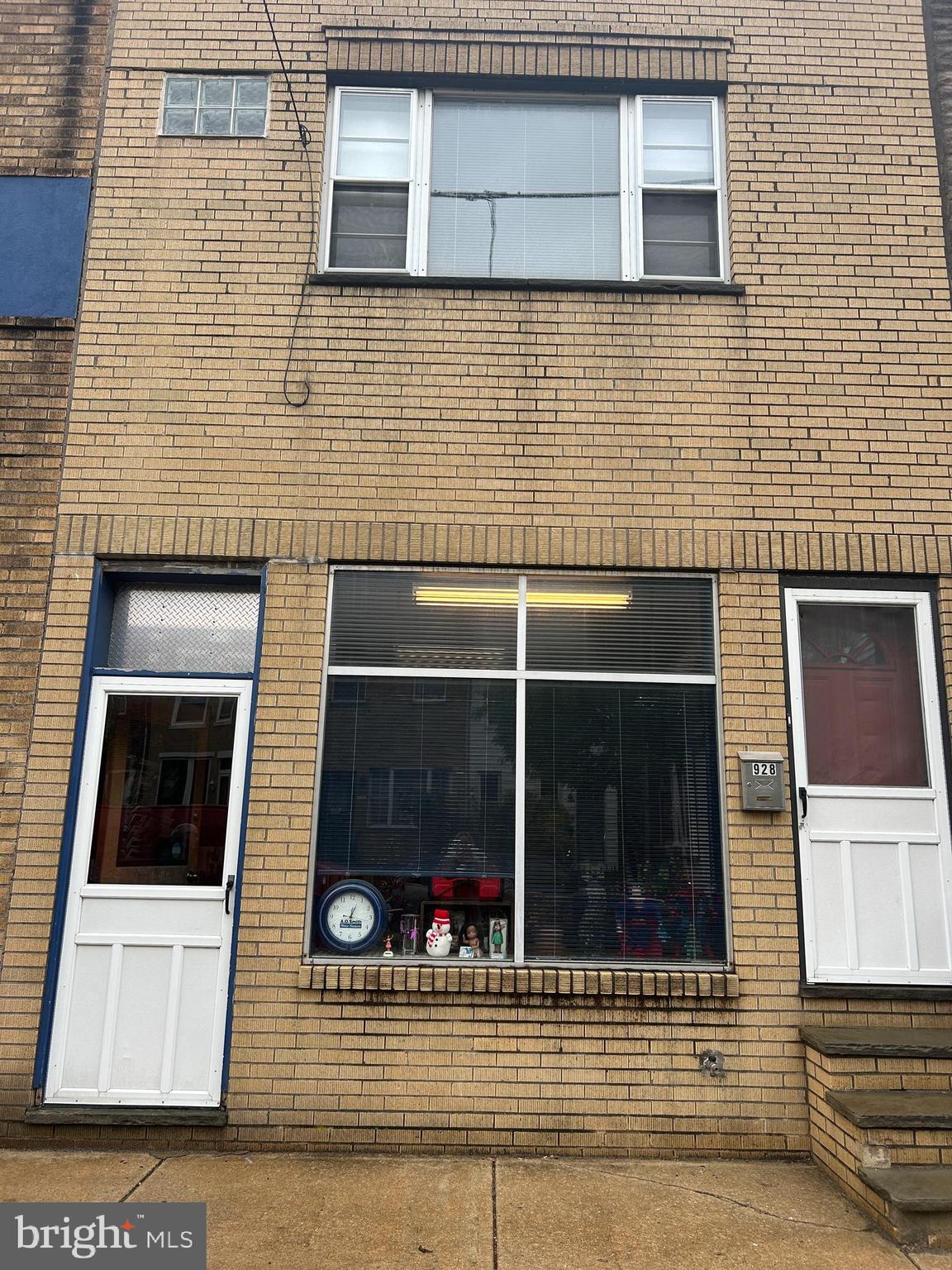 PASSYUNK SQUARE - Commercial Lease