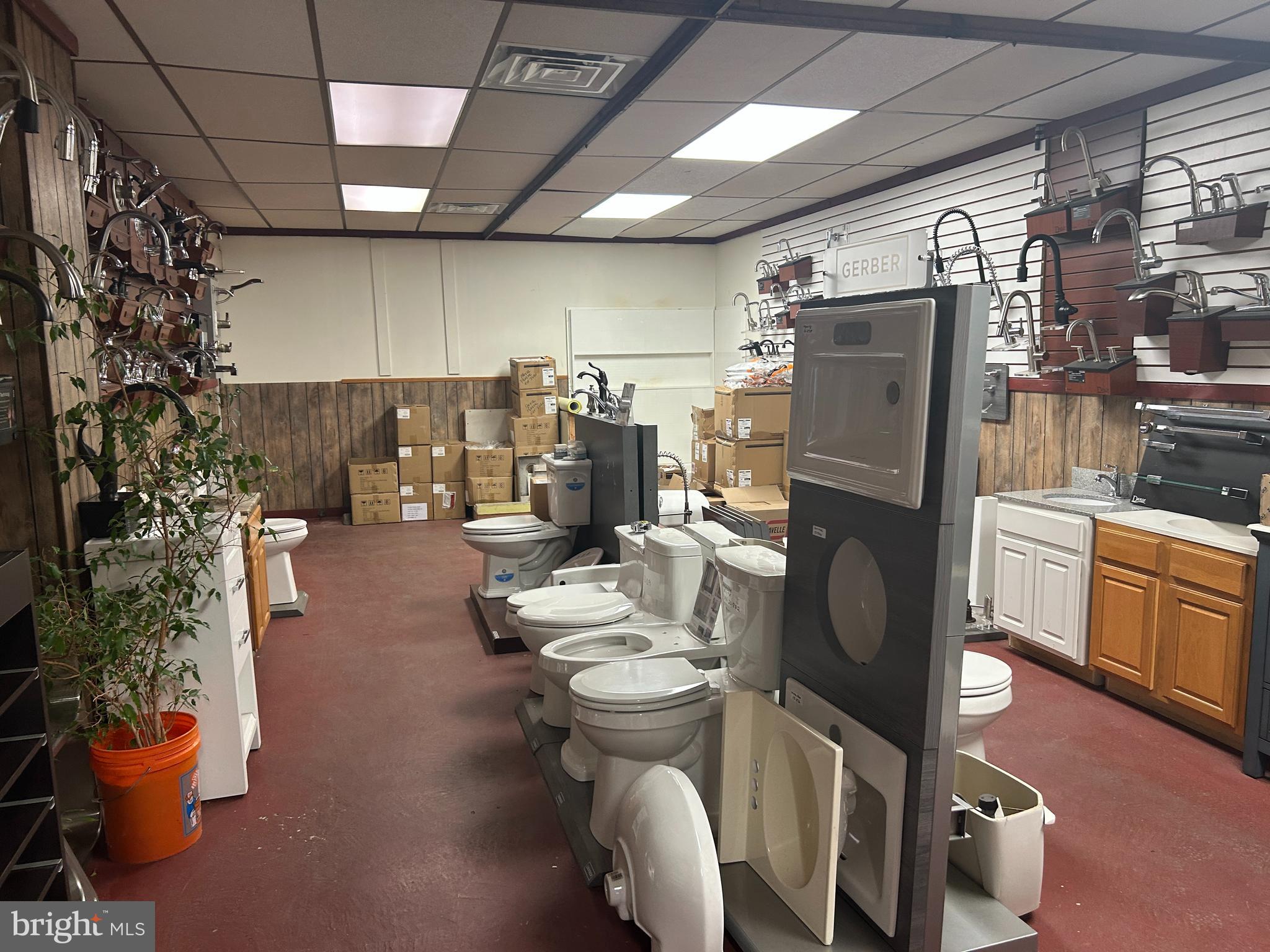 PASSYUNK SQUARE - Commercial Lease