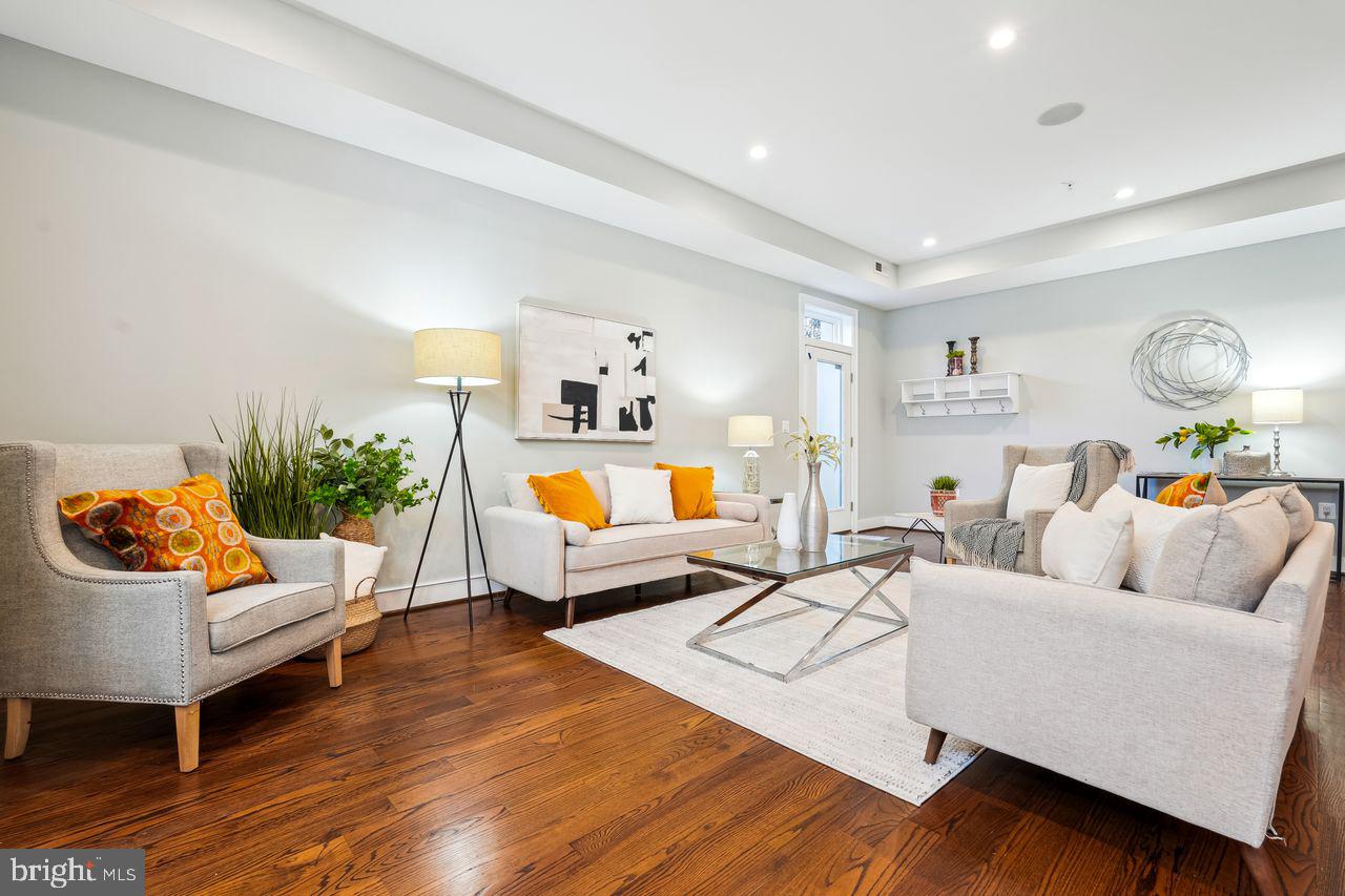 CAPITOL HILL - Residential