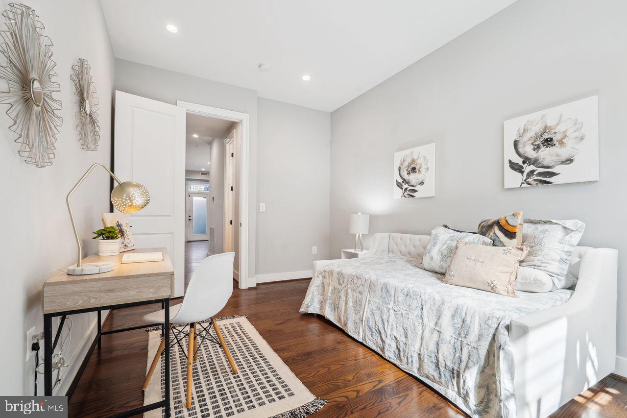 CAPITOL HILL - Residential