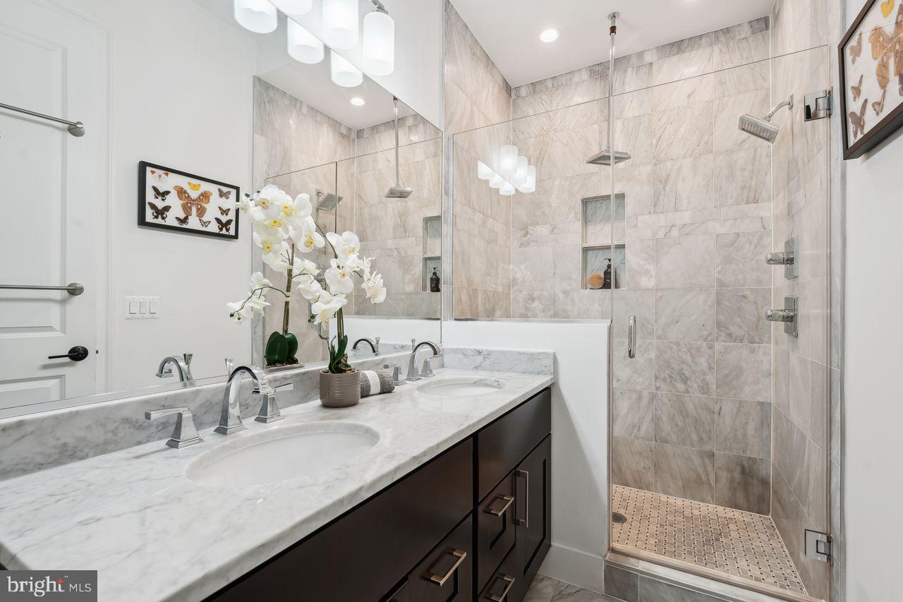 CAPITOL HILL - Residential