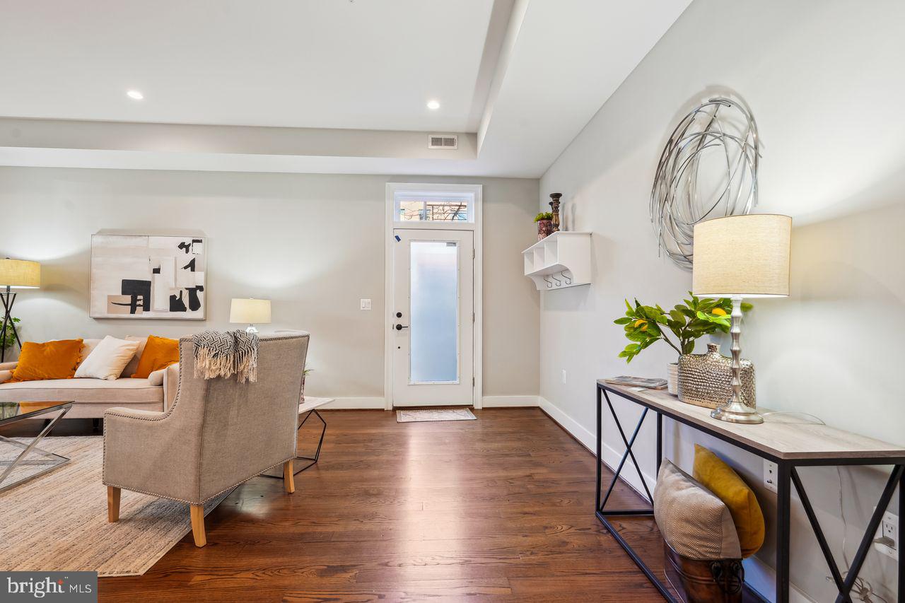 CAPITOL HILL - Residential