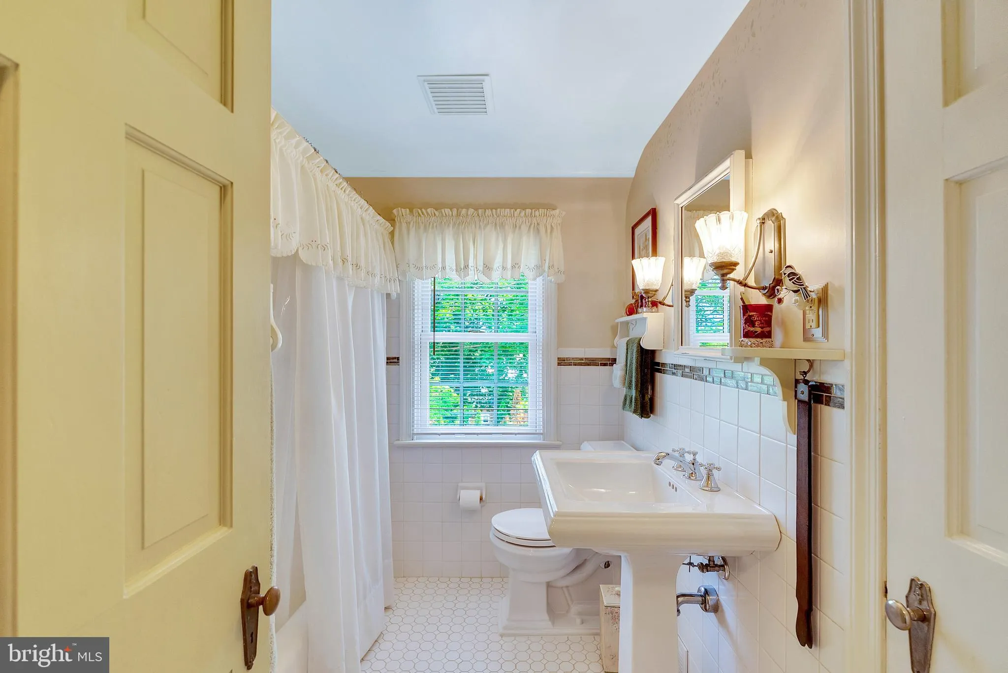 Ambler, Pennsylvania 19002, United States, 4 Bedrooms Bedrooms, ,2 BathroomsBathrooms,Residential,Pending,151846