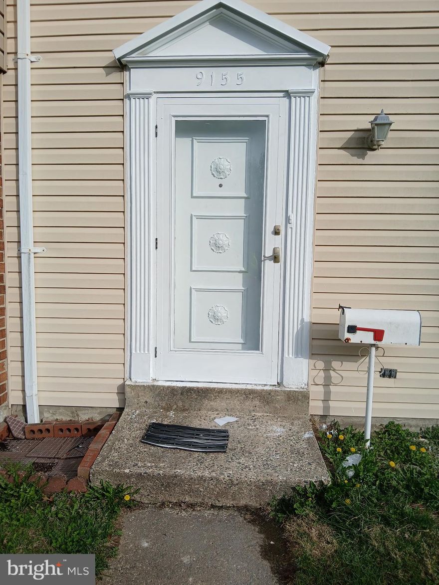 FOR LEASE 4 Bedroom Town House with two and a half bathroom for rent in Parkville. This family home is nestled in one of Parkville’s lovely locations. Central air heat with dishwasher, washer and dryer. The lower level finished area in the basement can be unshared; completely separate. BASEMENT IS INCLUDED