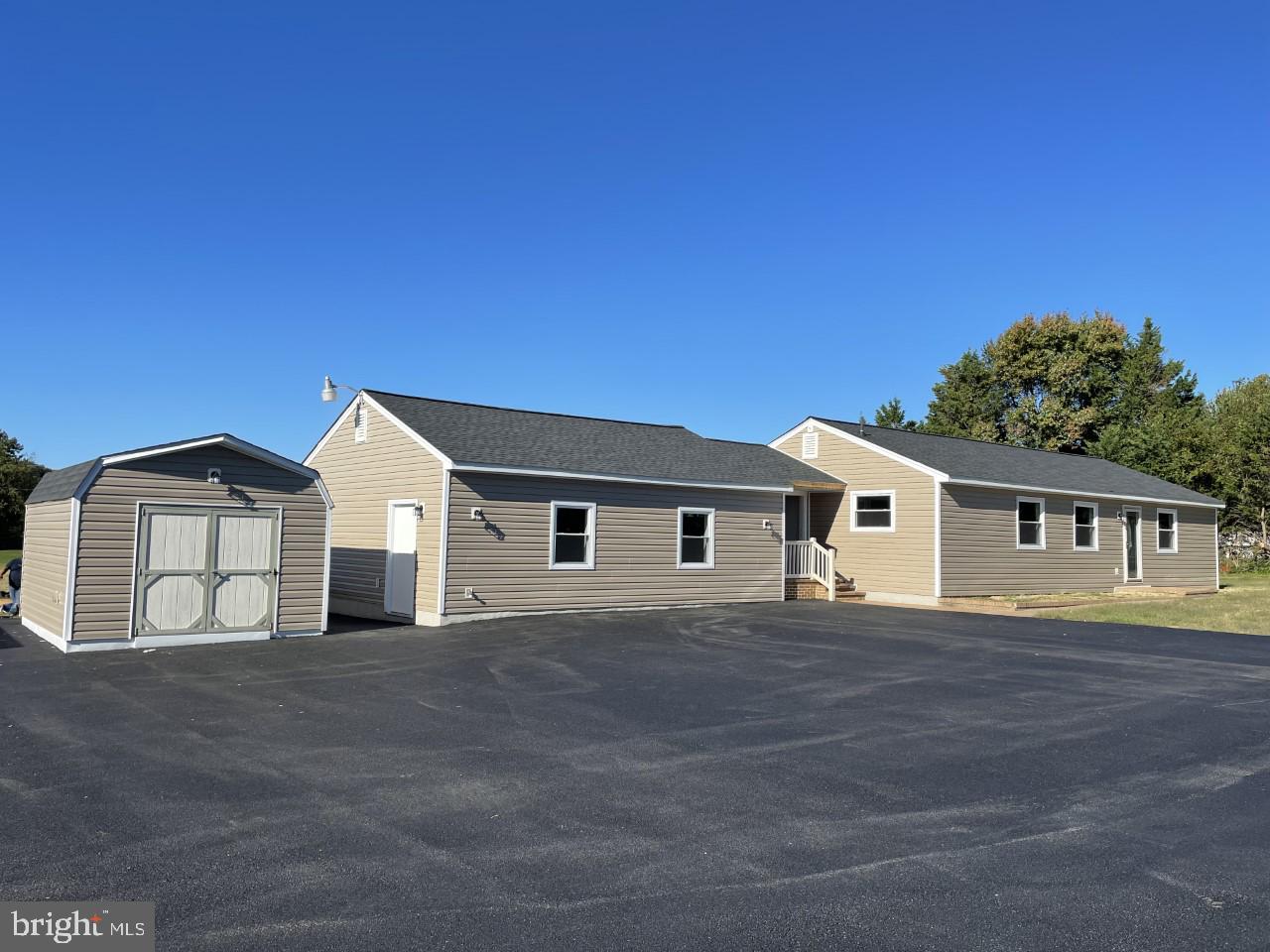 LOVE POINT - Residential Lease